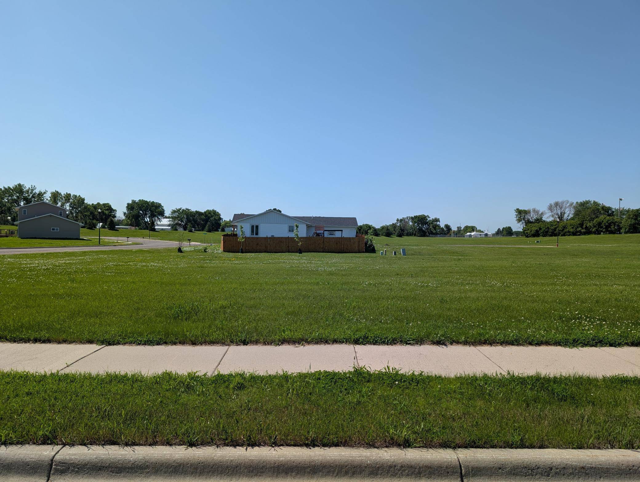 414 Berlin CIR, Marshall, MN 56258