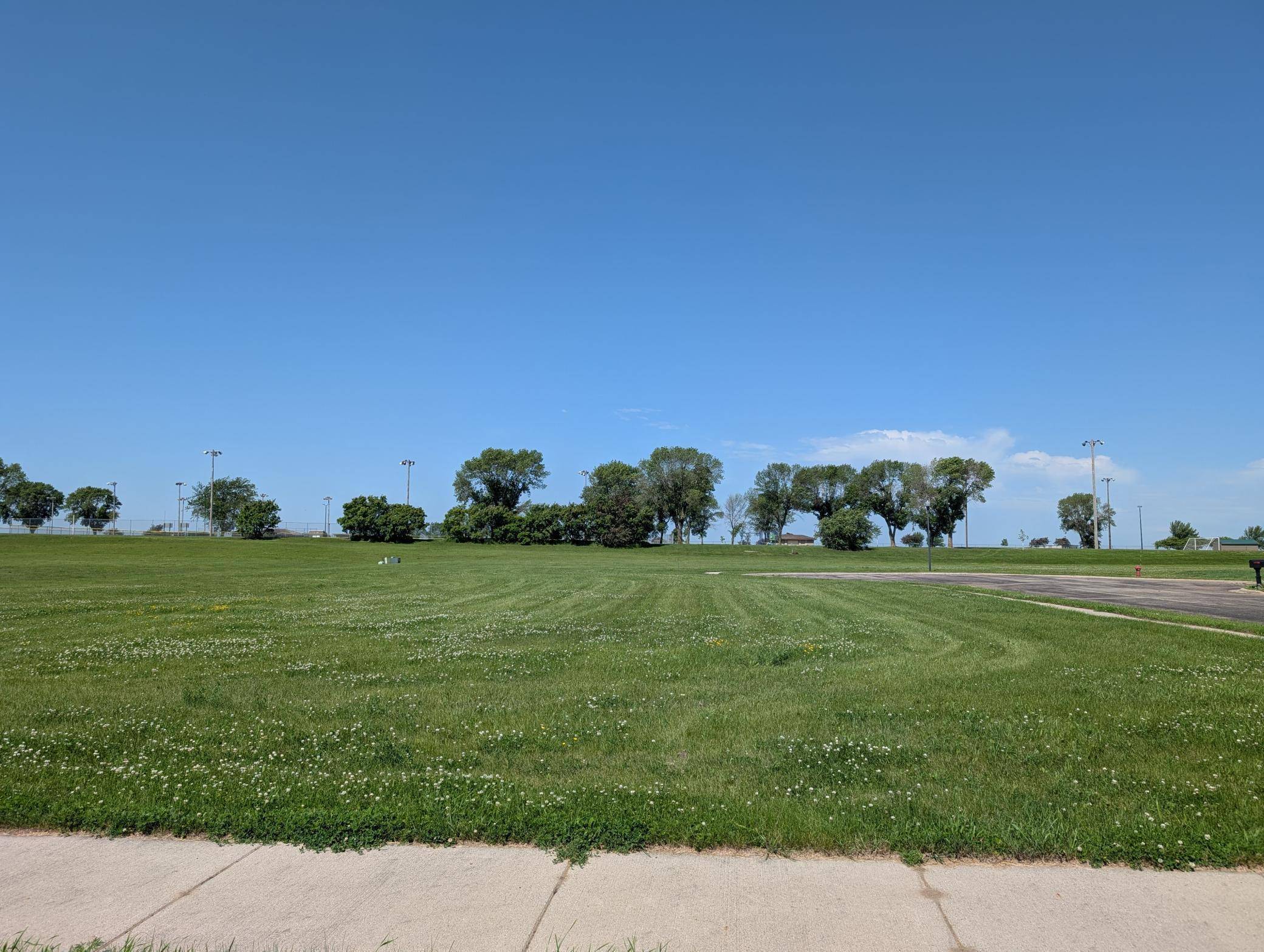 414 Berlin CIR, Marshall, MN 56258