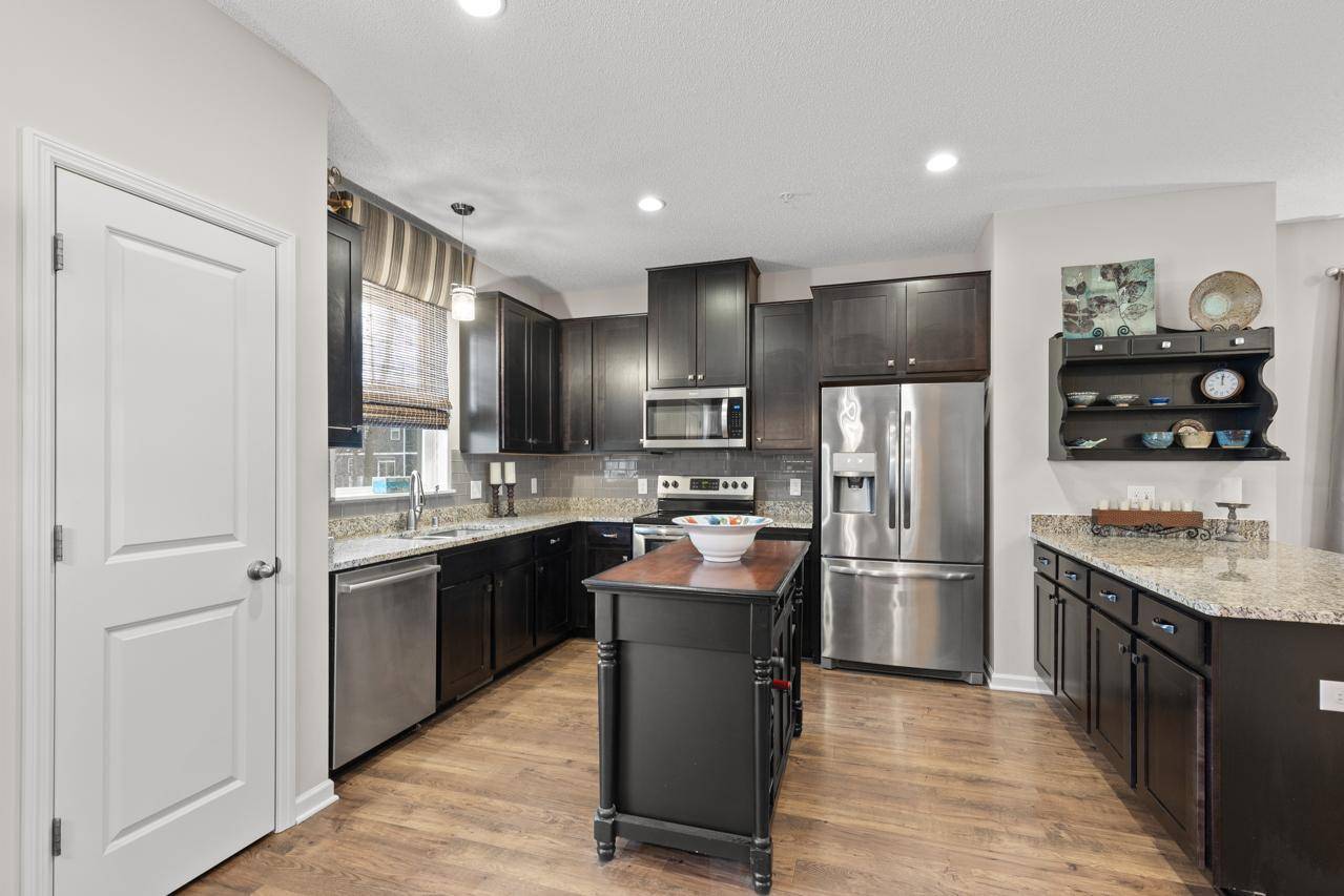 9655 Merrimac LN N, Maple Grove, MN 55369