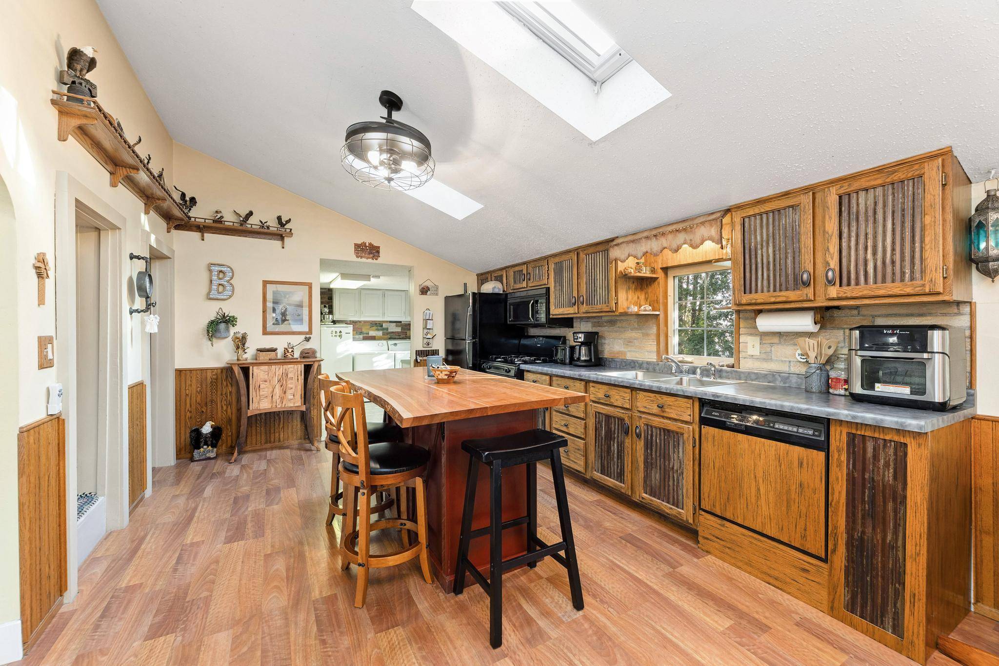 46652 Riverview DR, La Crescent, MN 55947