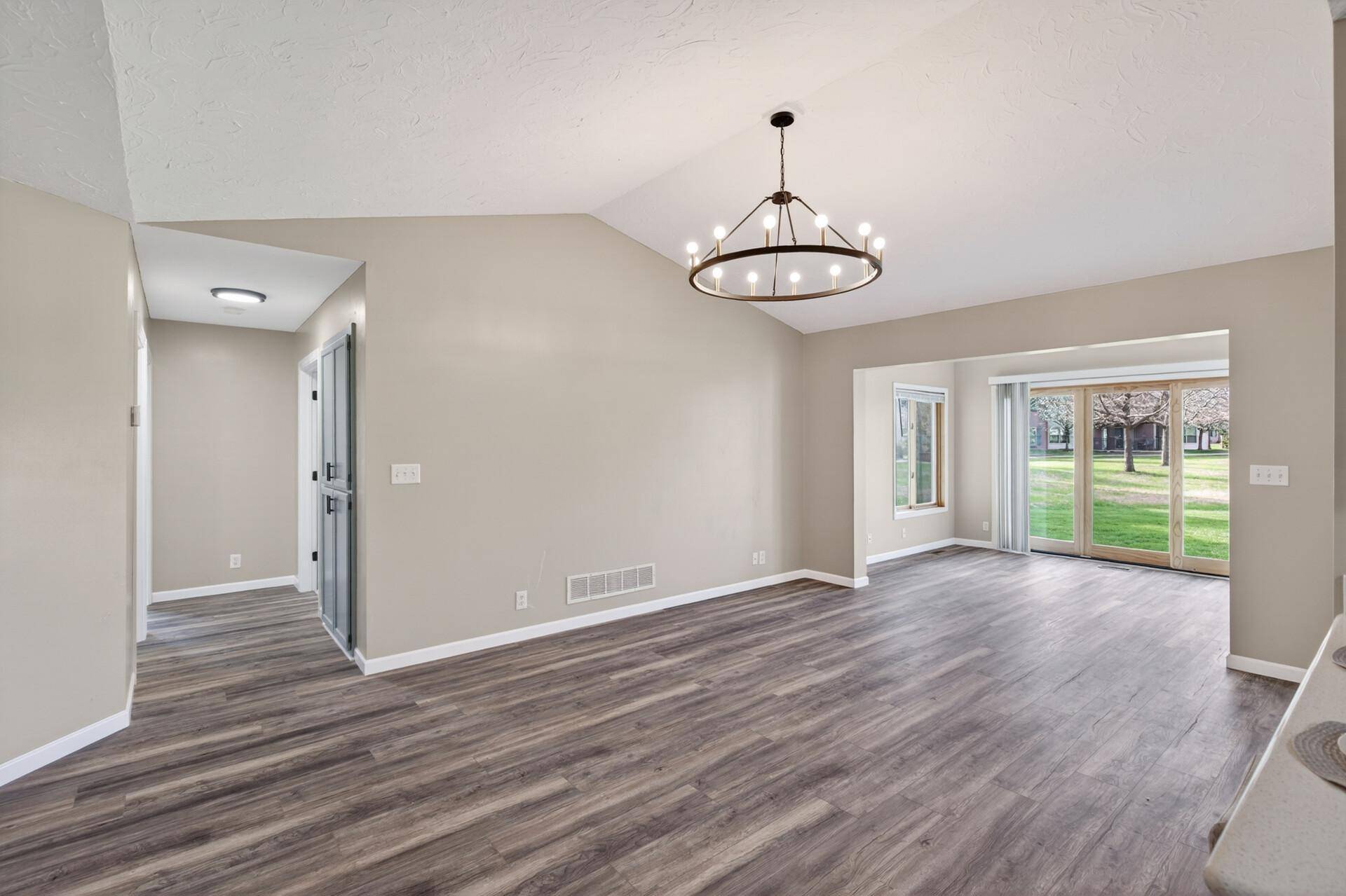 901 W Main ST, Belle Plaine, MN 56011