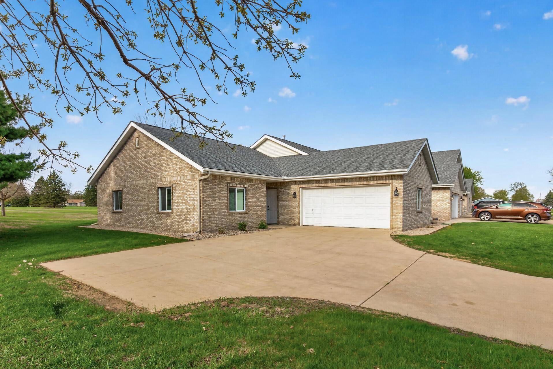 901 W Main ST, Belle Plaine, MN 56011