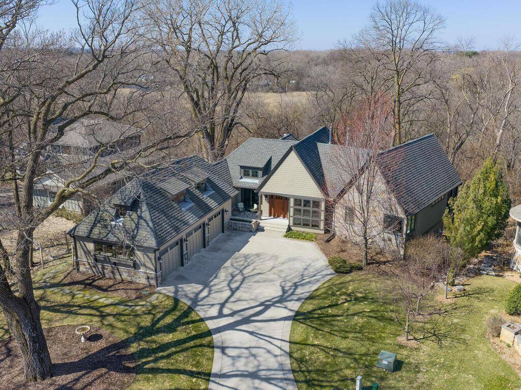 1912 Linner Woods CT, Wayzata, MN 55391