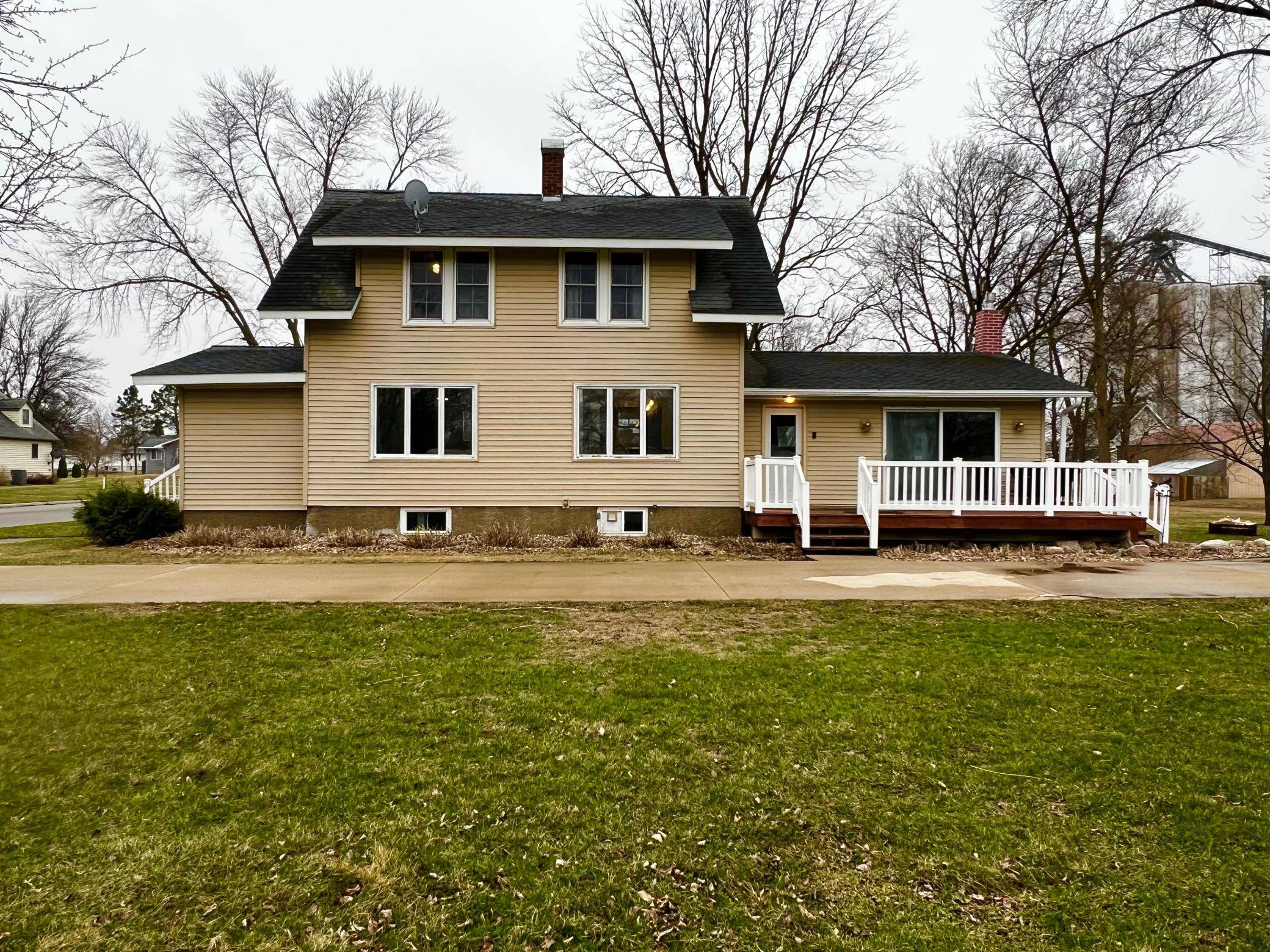 442 4th ST, Dawson, MN 56232