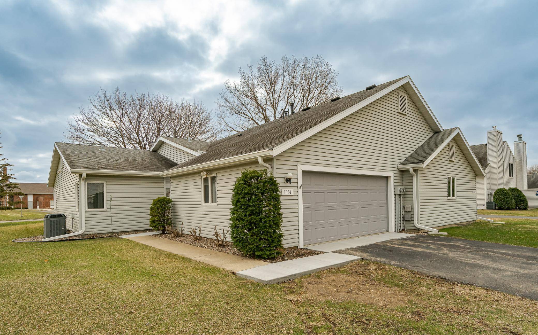 1604 10th AVE SE, Rochester, MN 55904