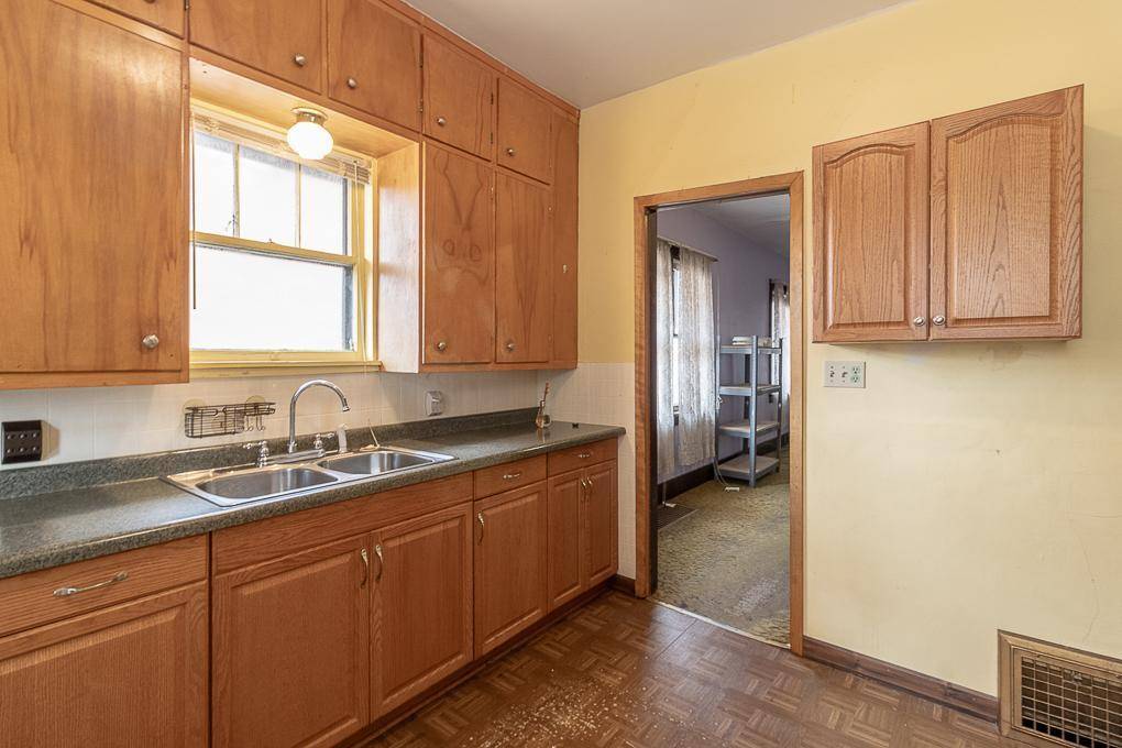 115 N Lexington AVE, Le Center, MN 56057