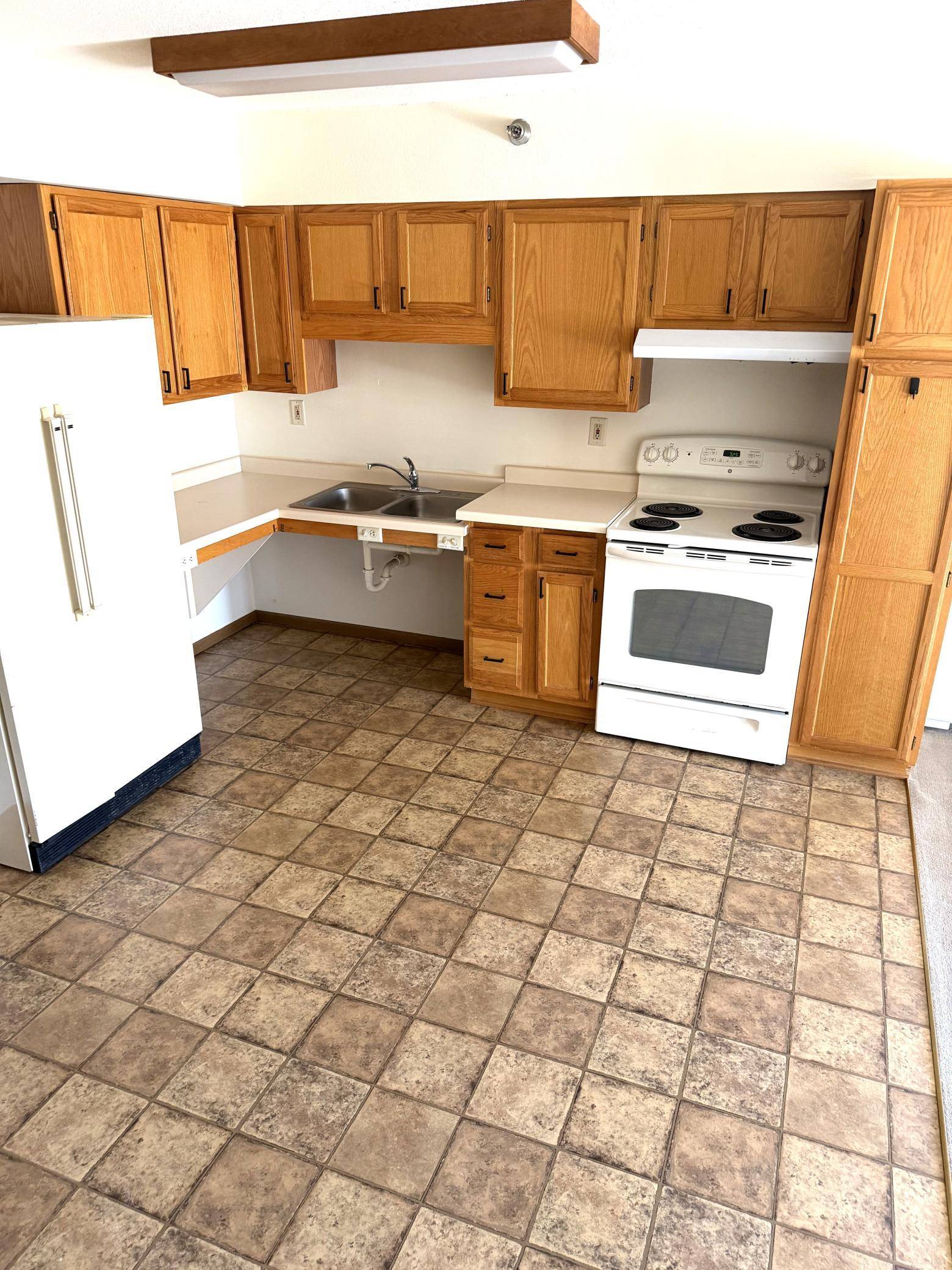 611 Main ST S #202, Renville, MN 56284