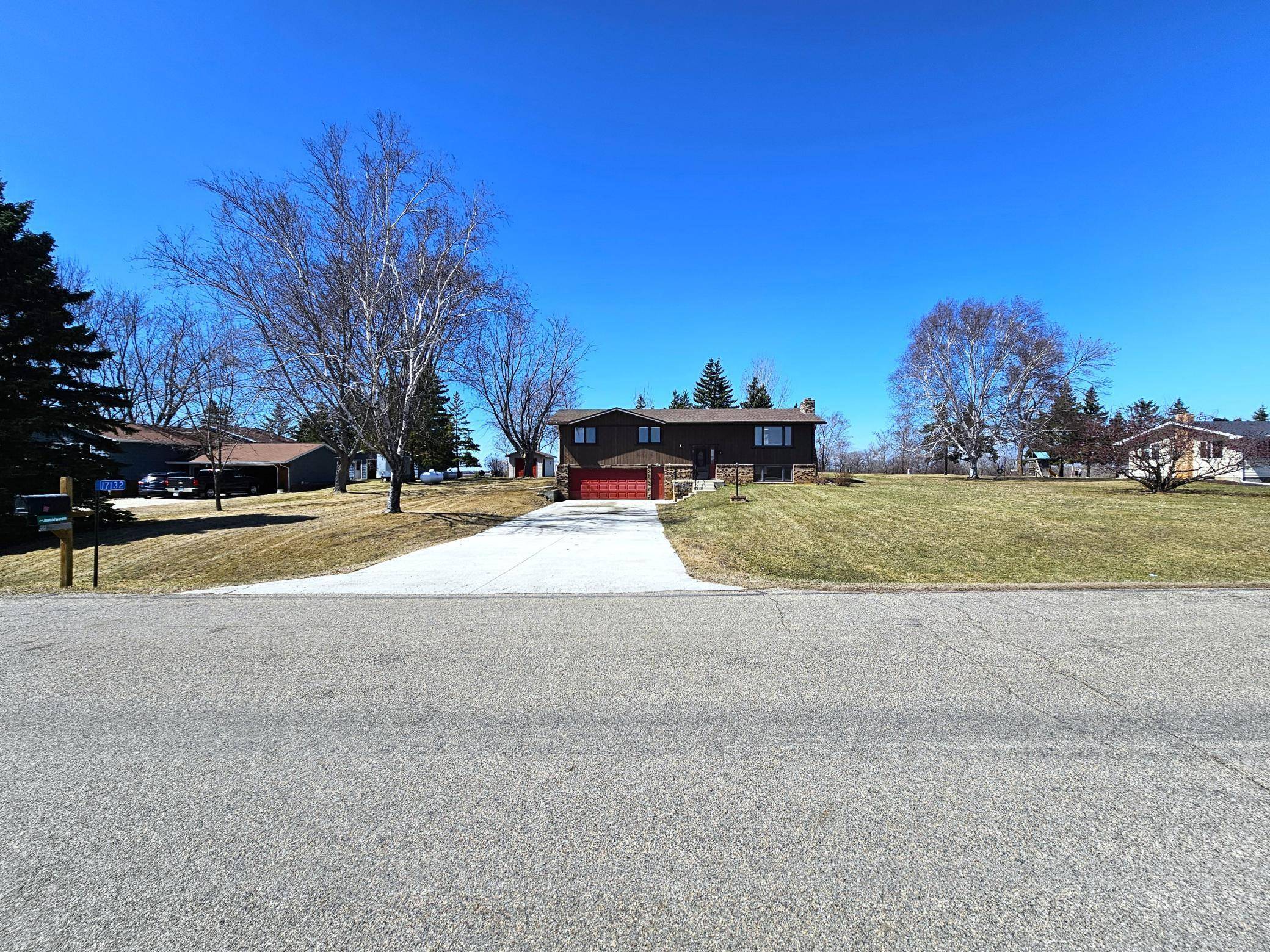 17132 River Oaks BLVD, Fergus Falls, MN 56537