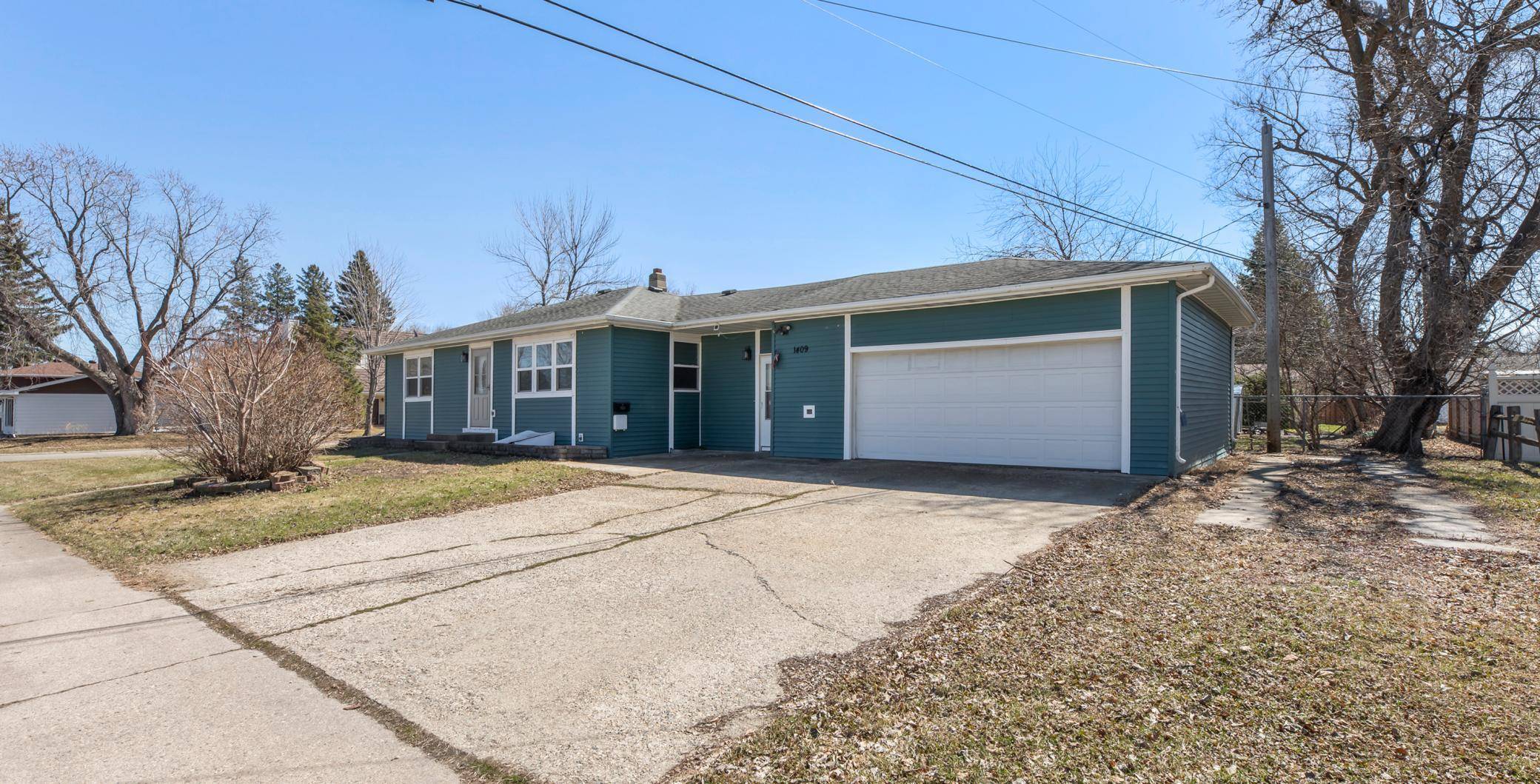 1409 13th AVE N, Moorhead, MN 56560