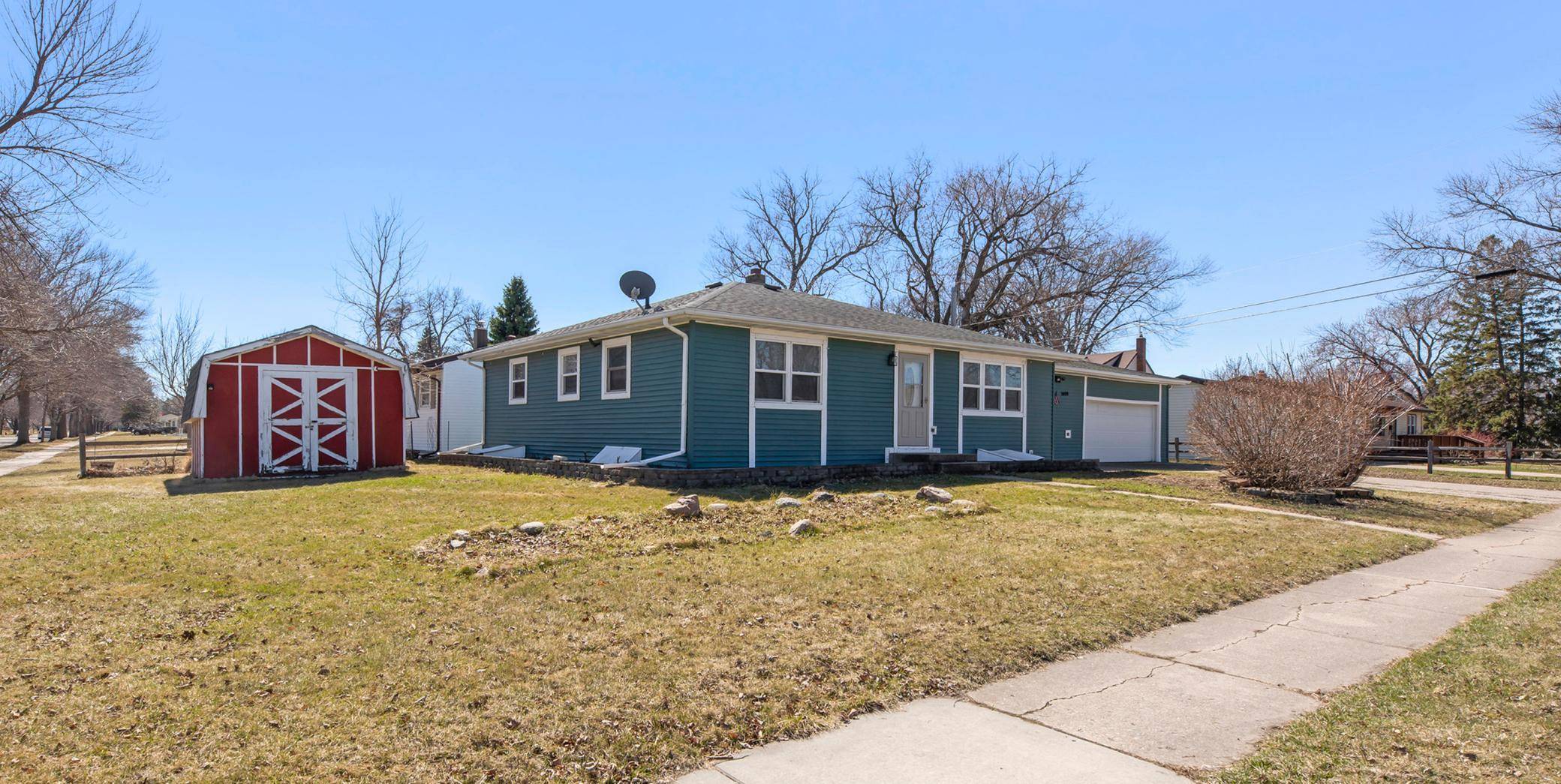 1409 13th AVE N, Moorhead, MN 56560