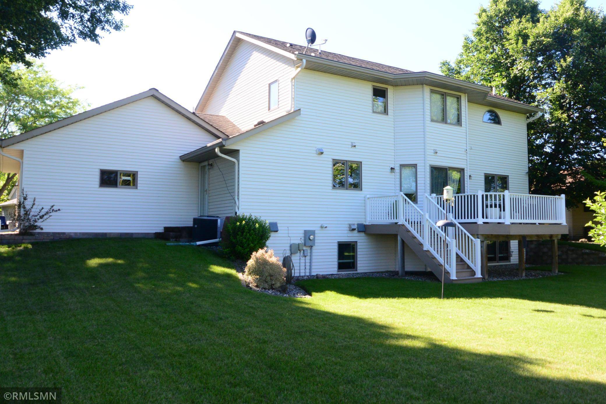 201 Douglas DR, Glencoe, MN 55336