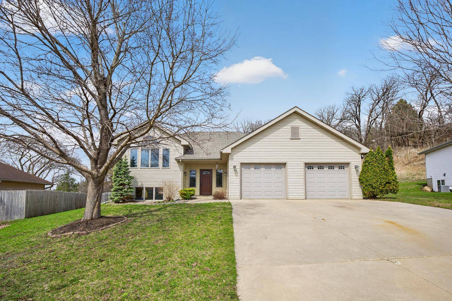 530 Cedar CT NE, Pine Island, MN 55963