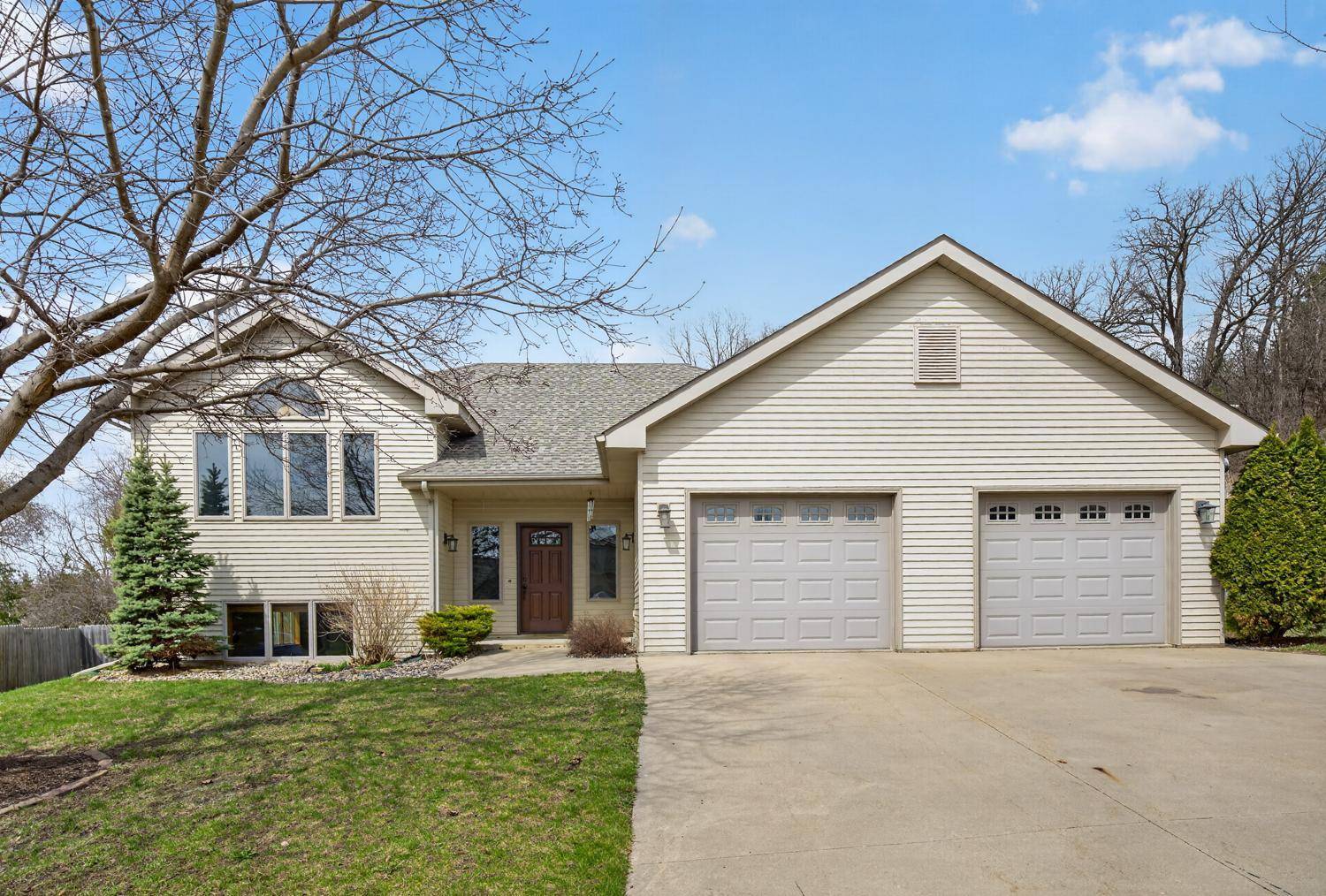 530 Cedar CT NE, Pine Island, MN 55963