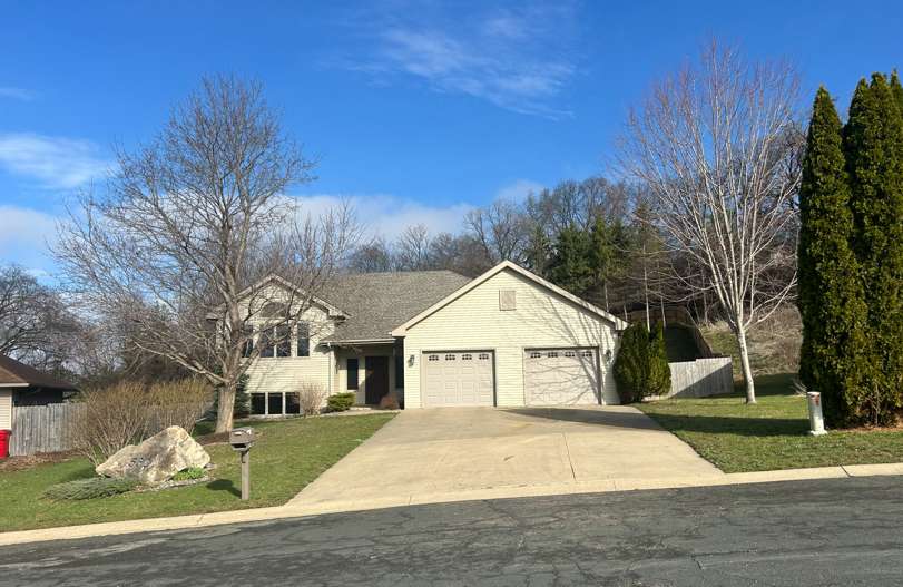 530 Cedar CT NE, Pine Island, MN 55963