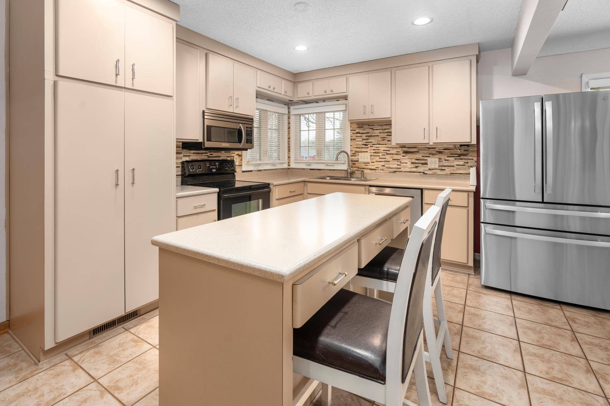 663 Roosevelt RD, Saint Cloud, MN 56301