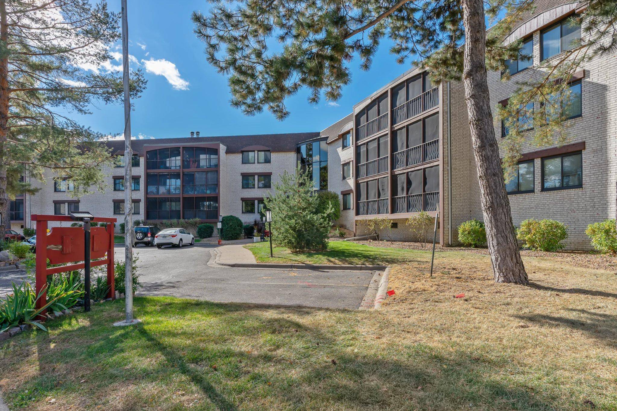 4710 58th AVE N #208, Crystal, MN 55429