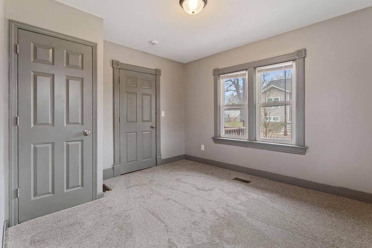 792 Duluth ST, Saint Paul, MN 55106
