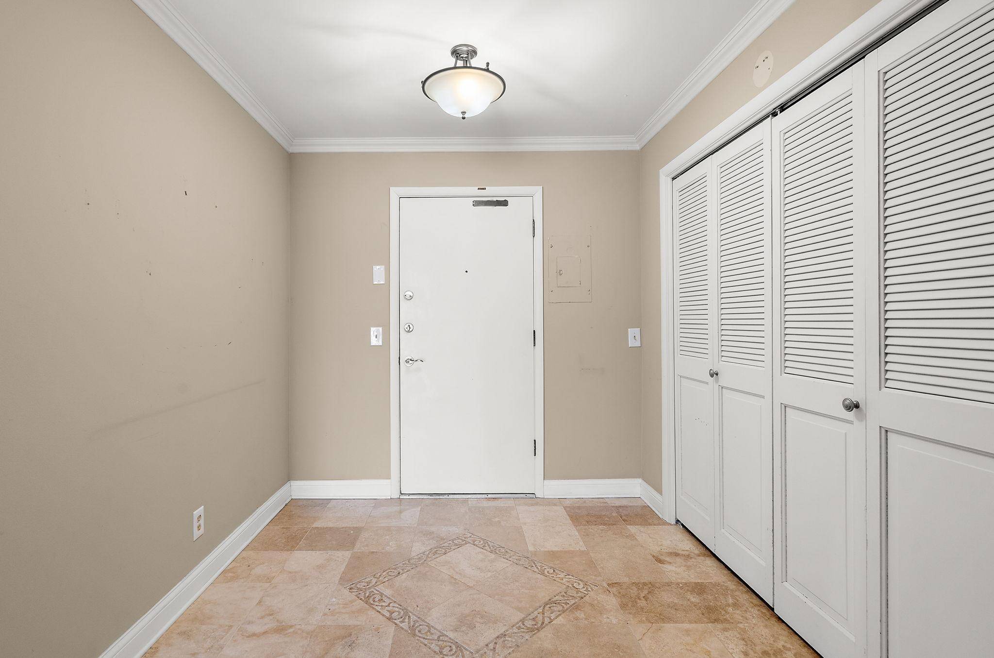 4401 Parklawn AVE #301W, Edina, MN 55435