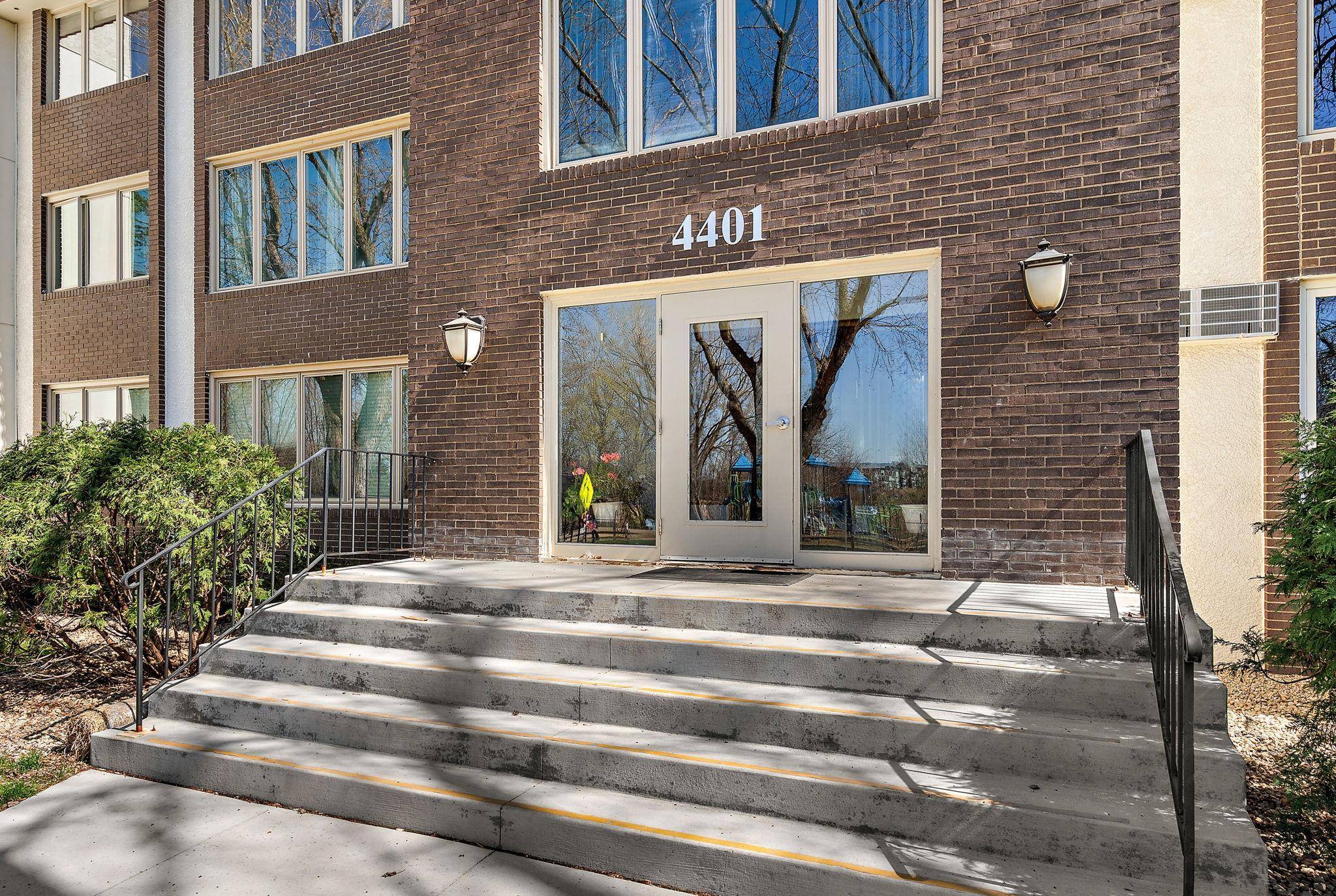 4401 Parklawn AVE #301W, Edina, MN 55435