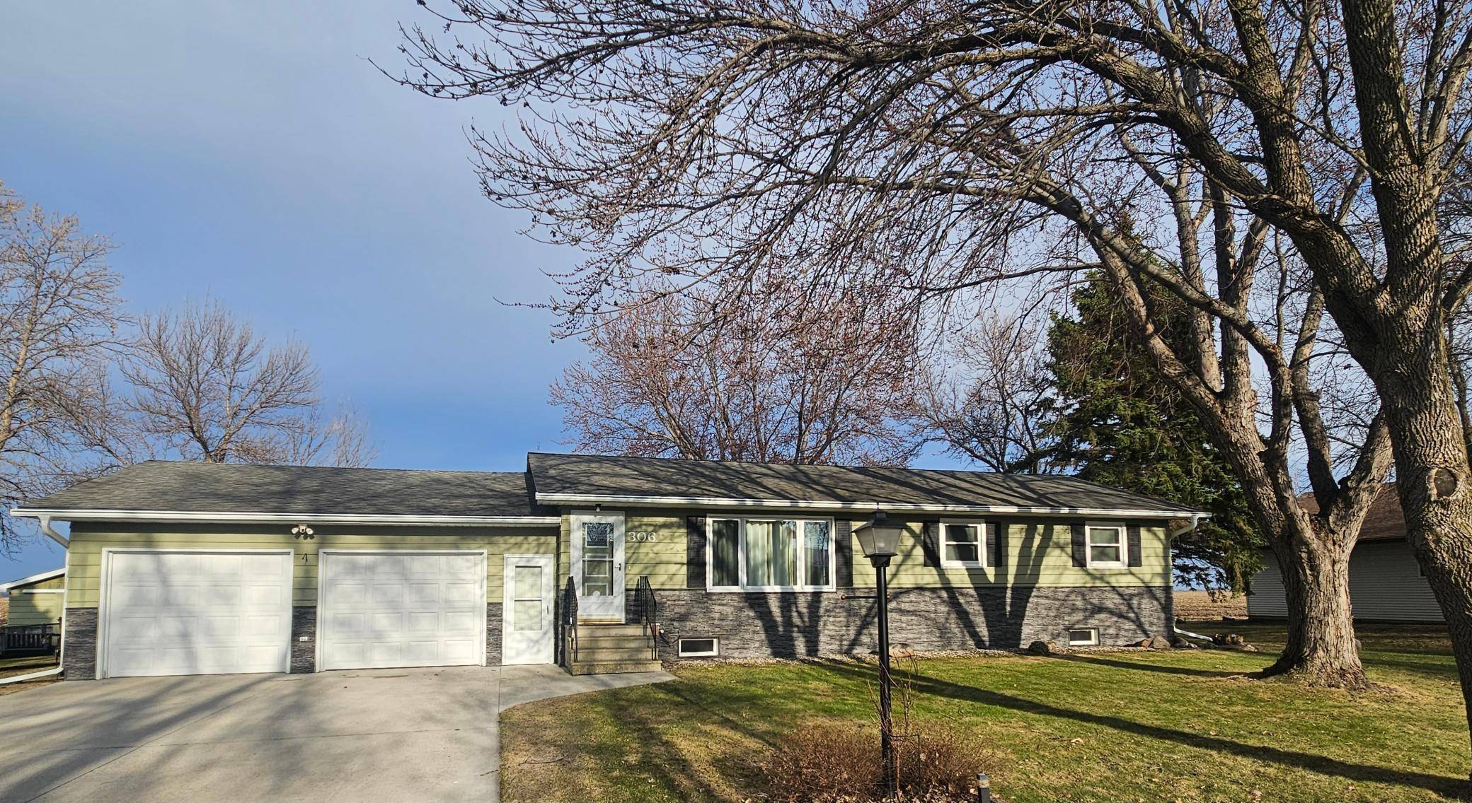 306 Enterprise DR, Mooreton, ND 58061