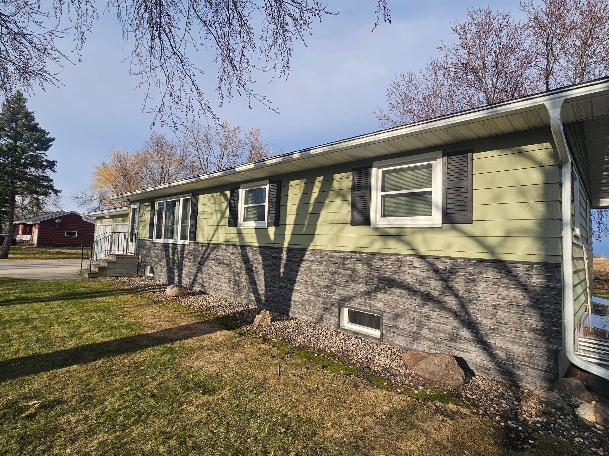 306 Enterprise DR, Mooreton, ND 58061