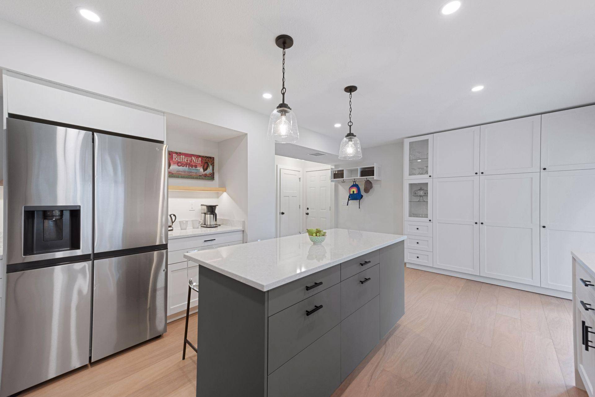 4921 Trillium LN, Edina, MN 55435