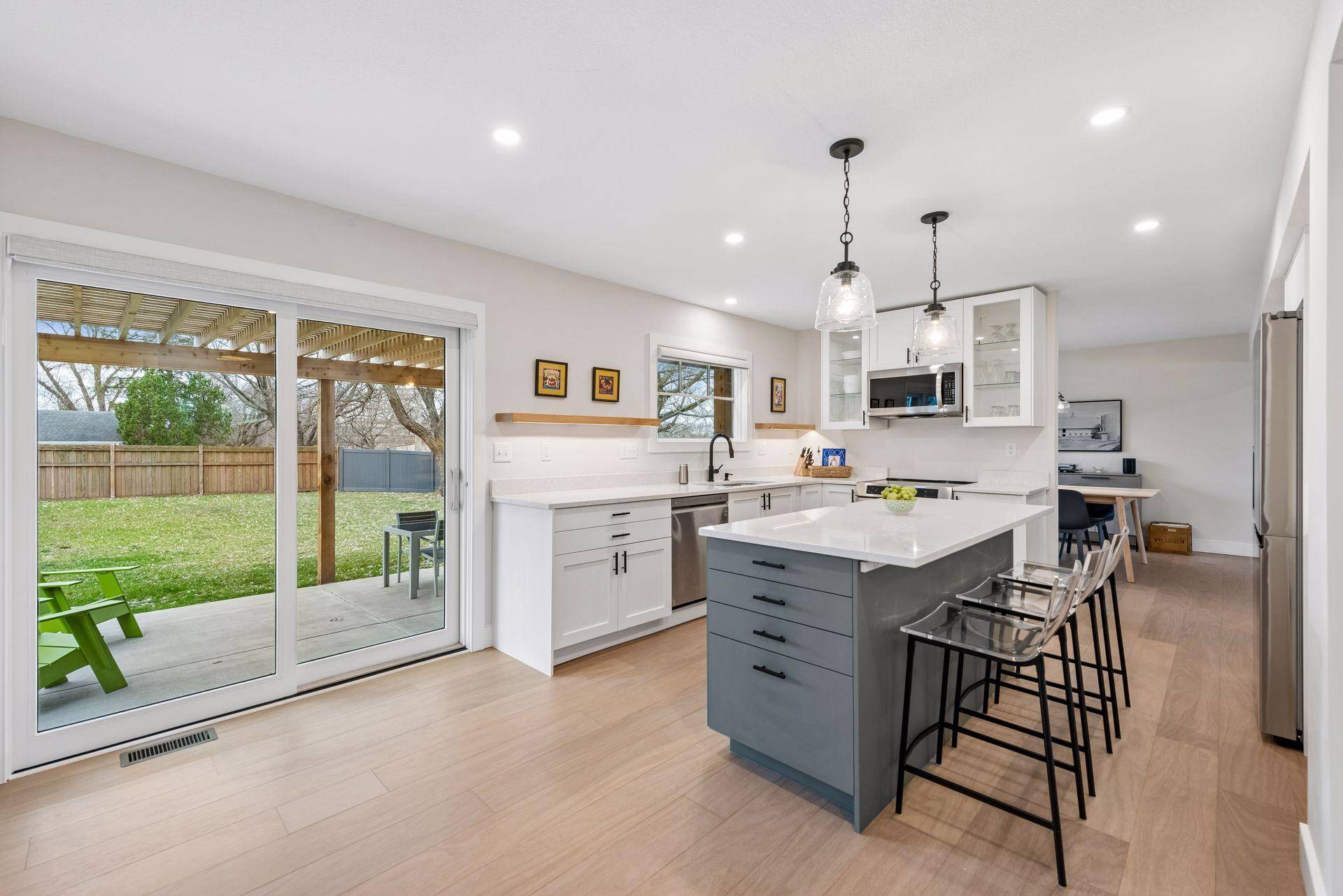 4921 Trillium LN, Edina, MN 55435