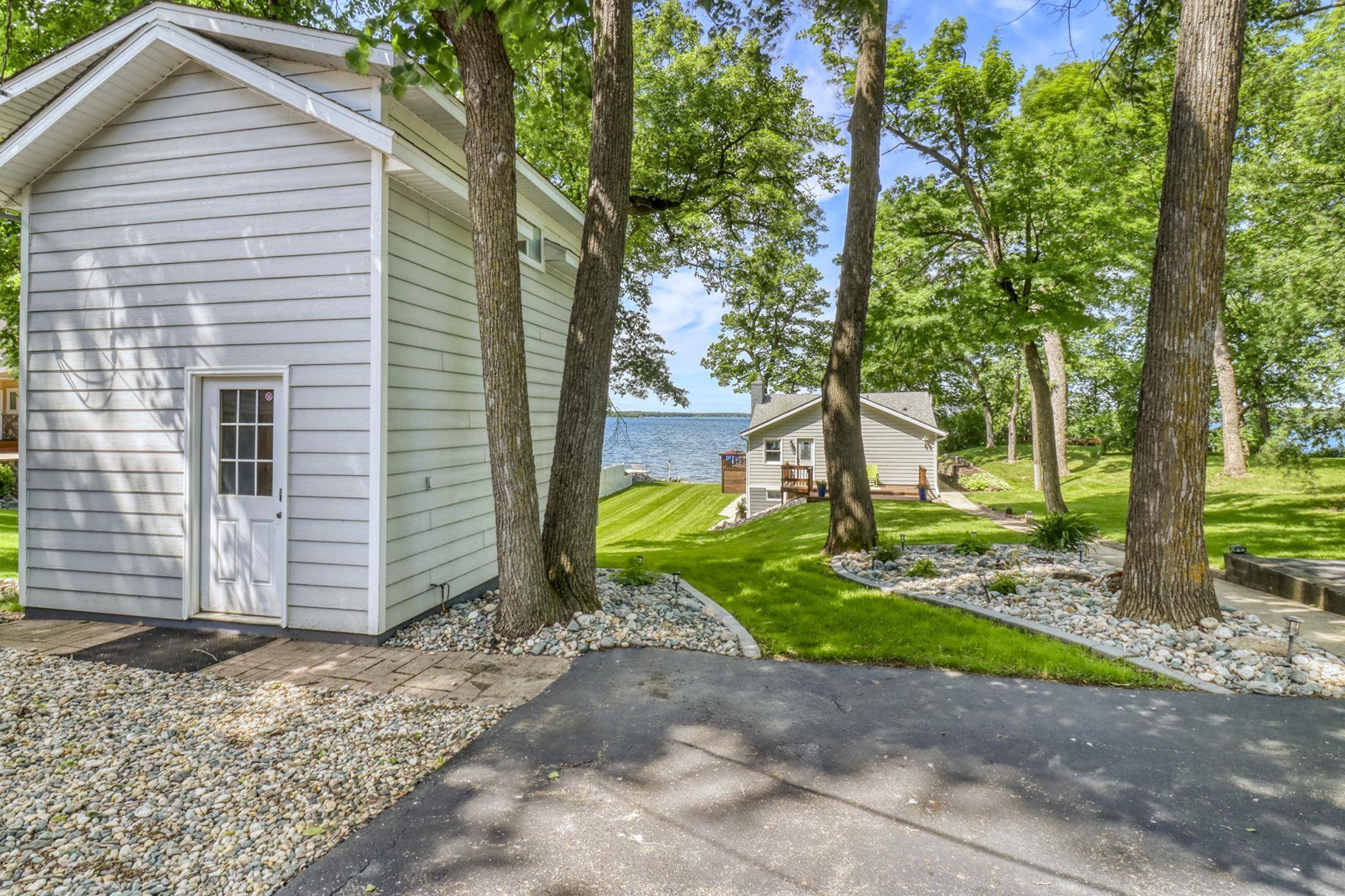 1324 E Shore DR, Detroit Lakes, MN 56501
