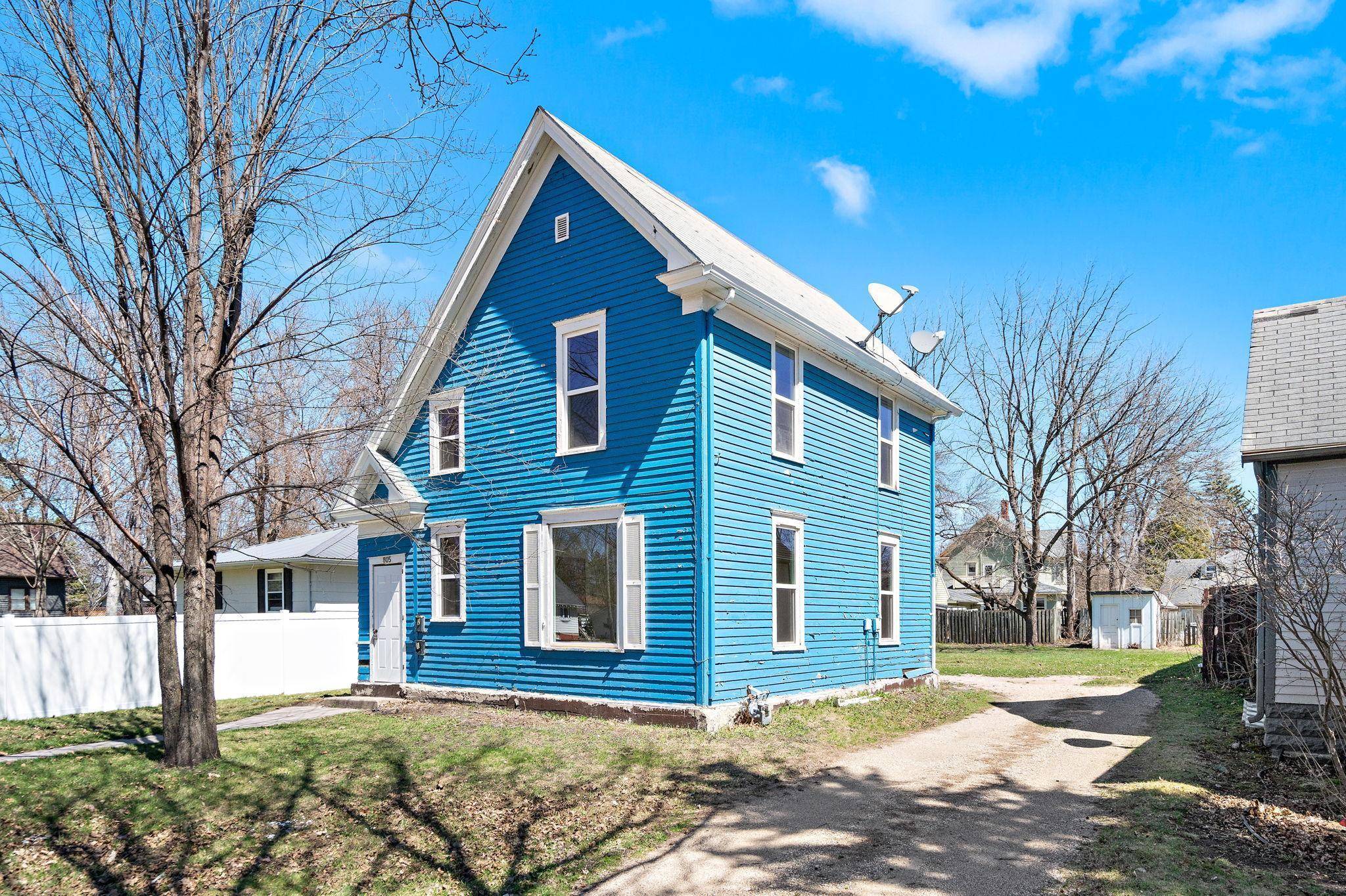 805 4th ST SW, Willmar, MN 56201