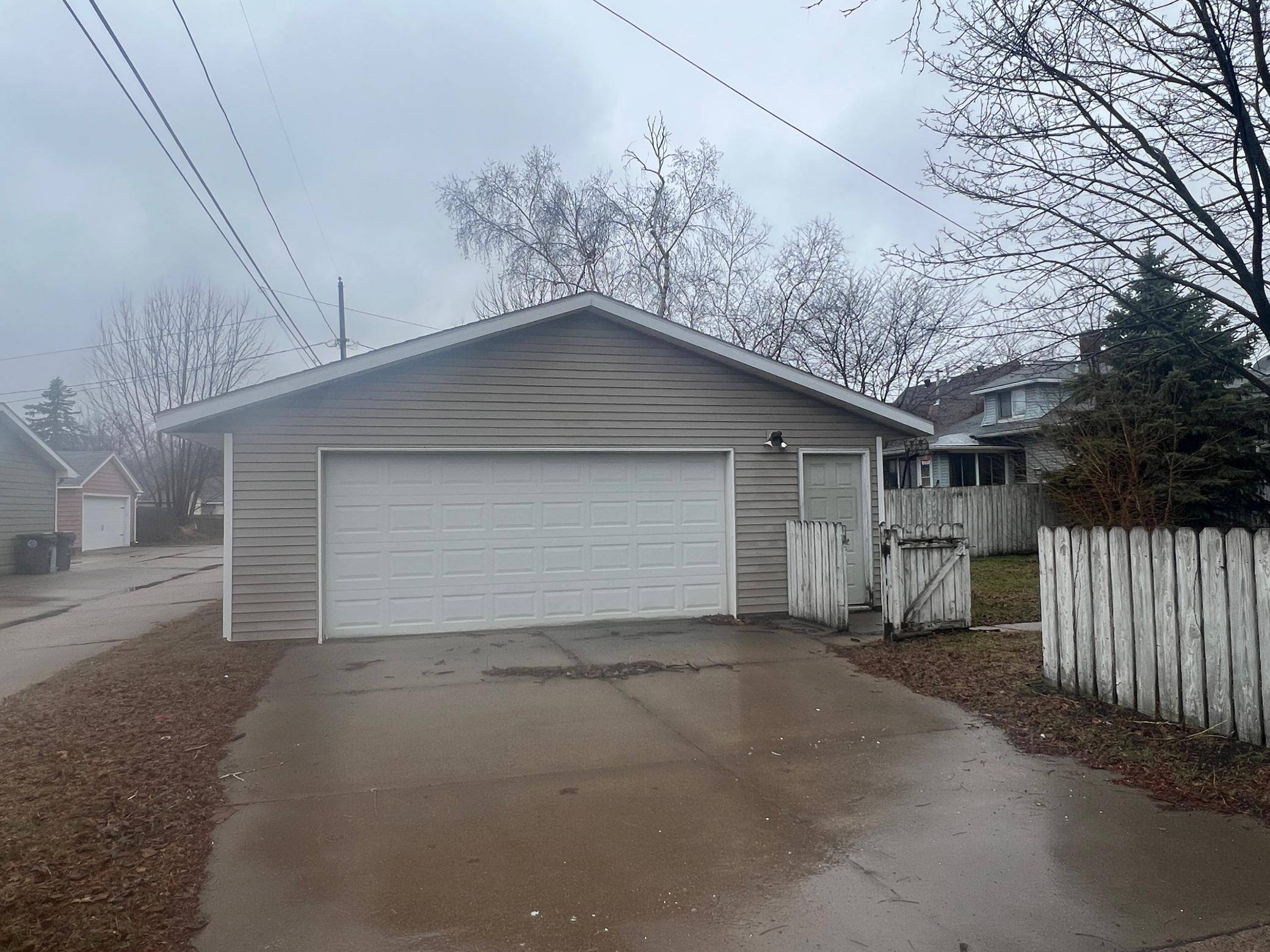 1334 Jackson ST, La Crosse, WI 54601