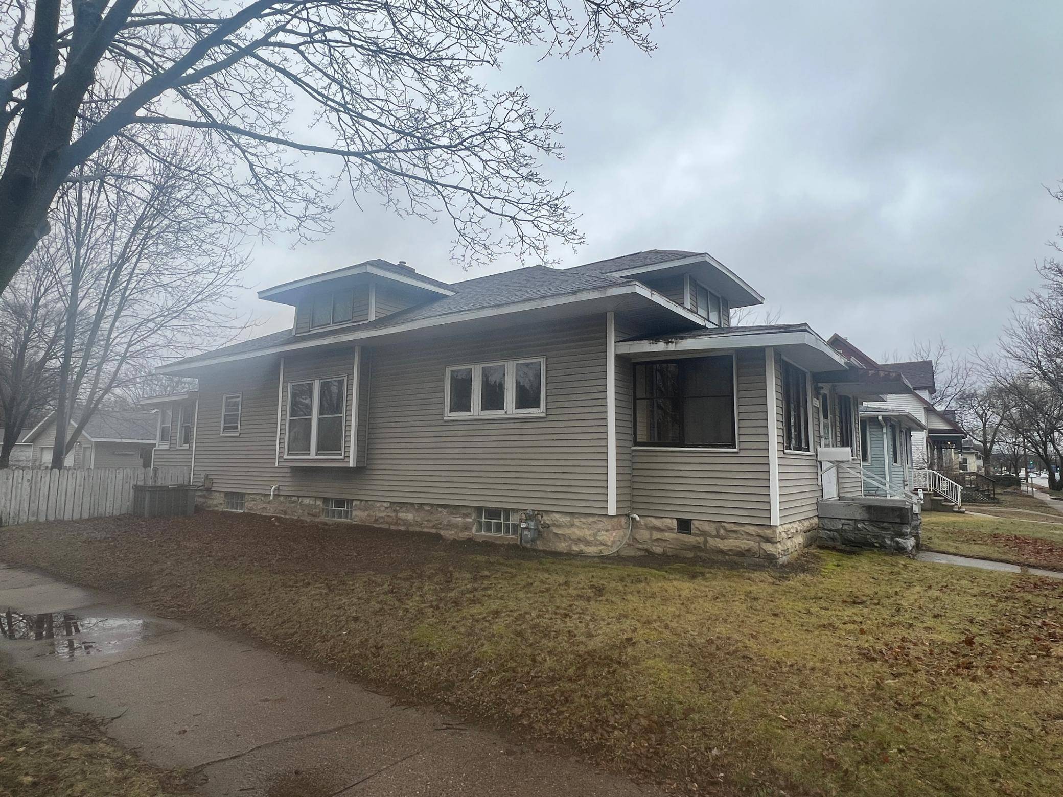 1334 Jackson ST, La Crosse, WI 54601