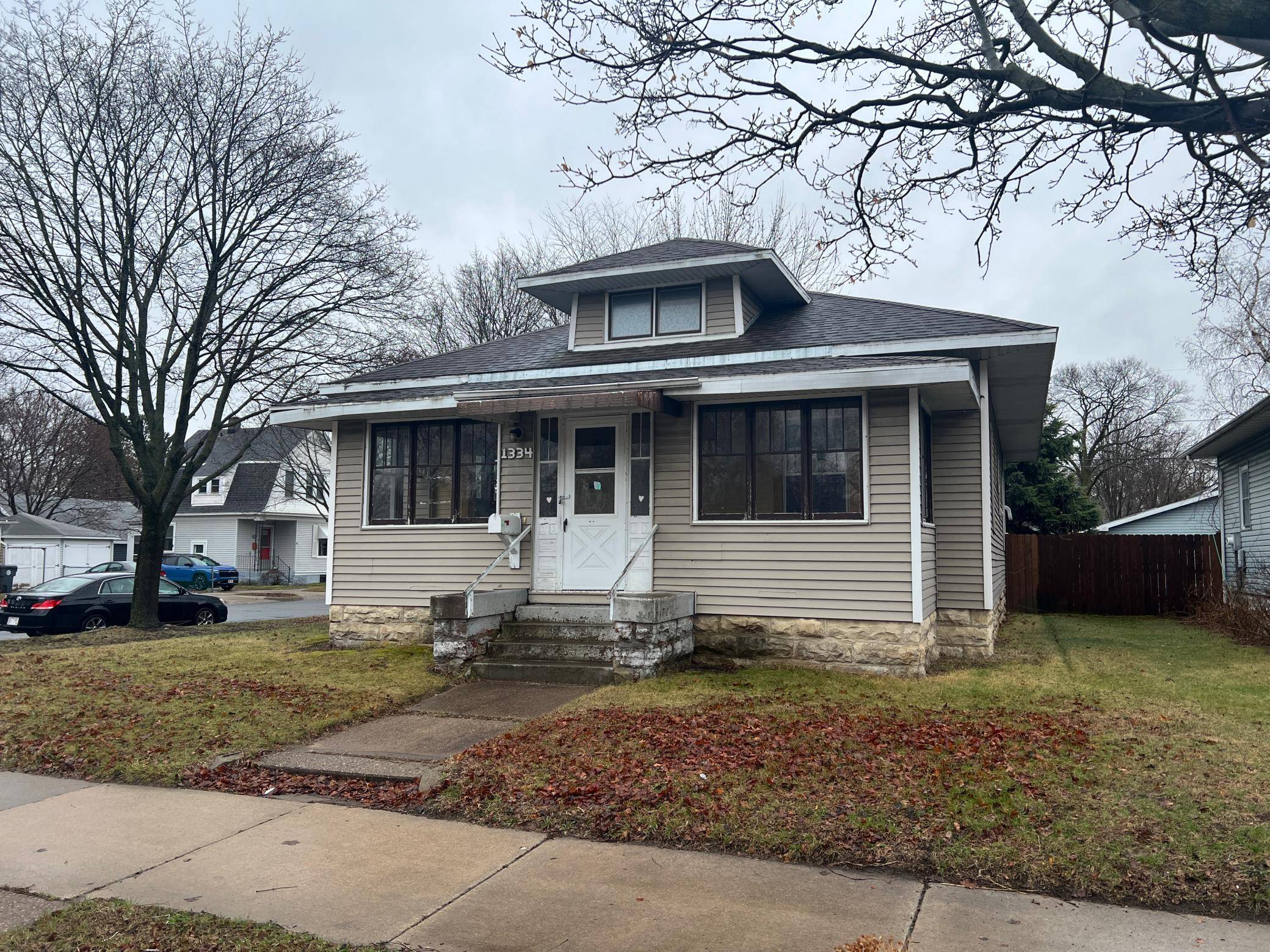 1334 Jackson ST, La Crosse, WI 54601