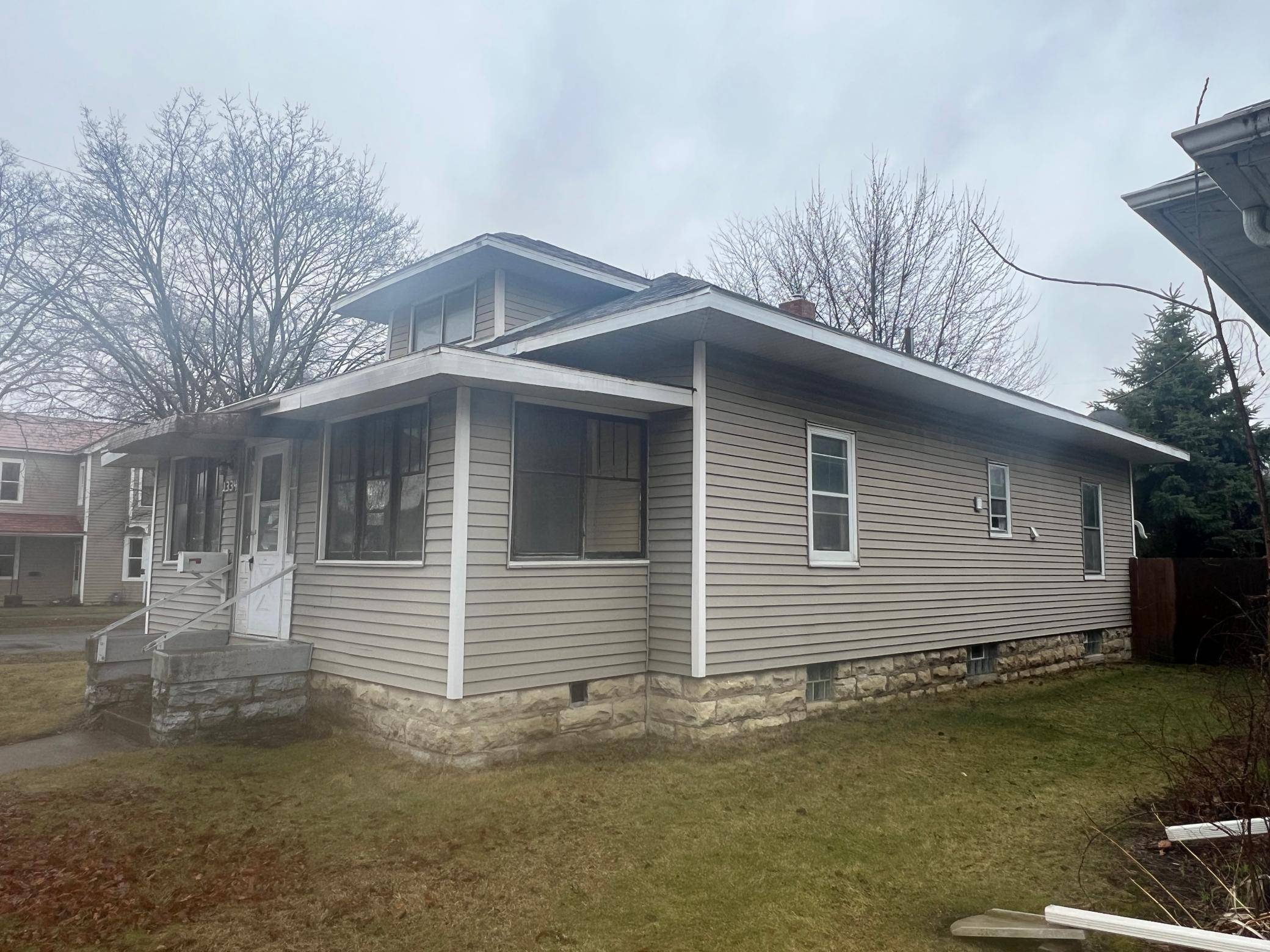 1334 Jackson ST, La Crosse, WI 54601