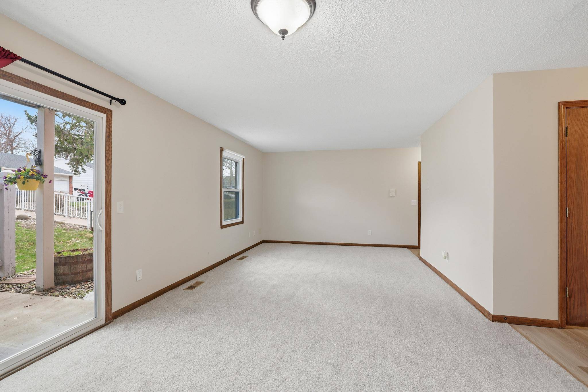 6333 Alderwood CIR #B, Woodbury, MN 55125
