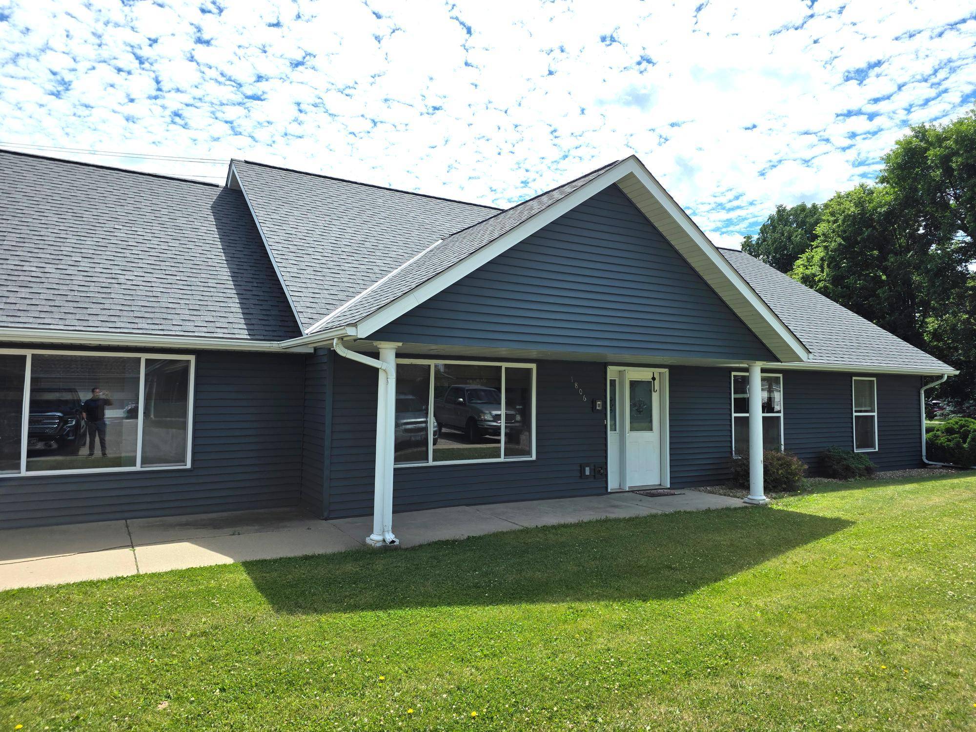 1806 E Lincoln AVE, Montevideo, MN 56265