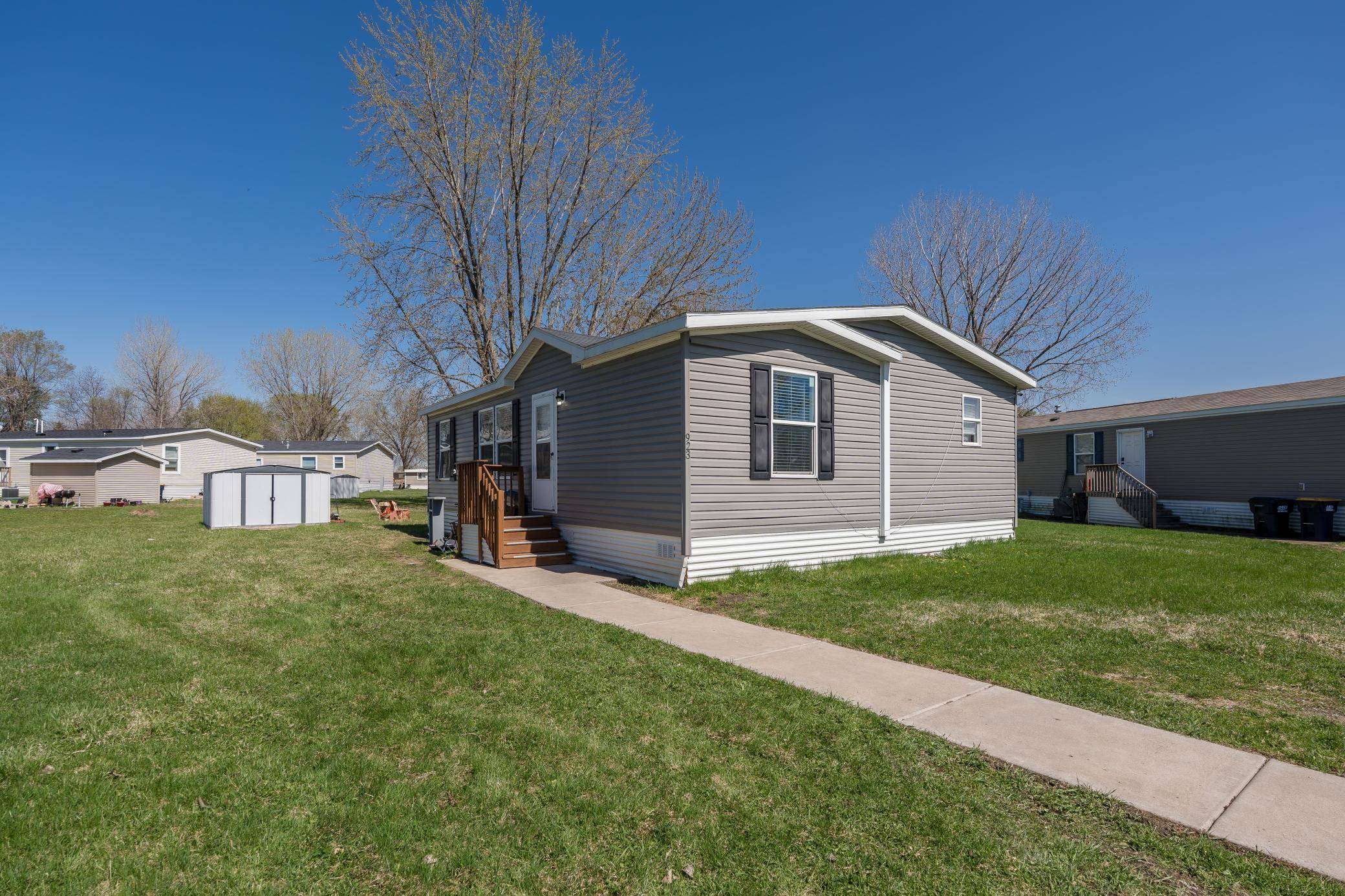 923 Hamlet CIR, Lakeville, MN 55044