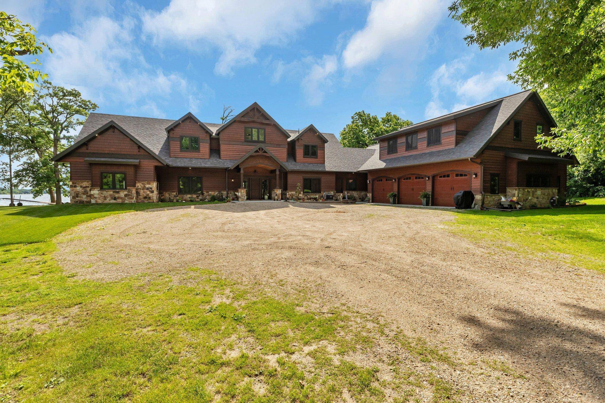 46376 Jungle Shore TRL, Perham, MN 56573