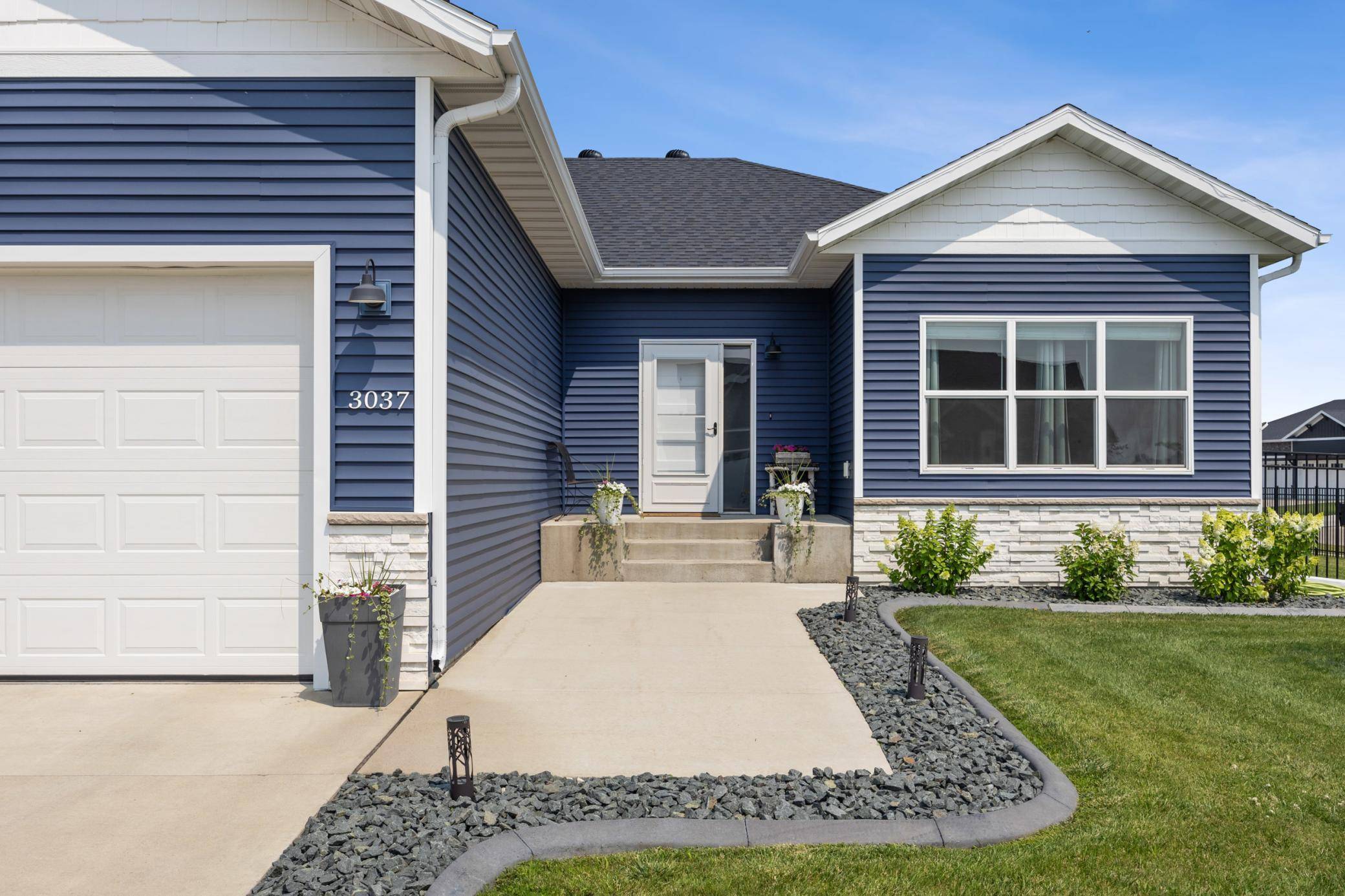 3037 Prairie Farms CIR S, Fargo, ND 58104