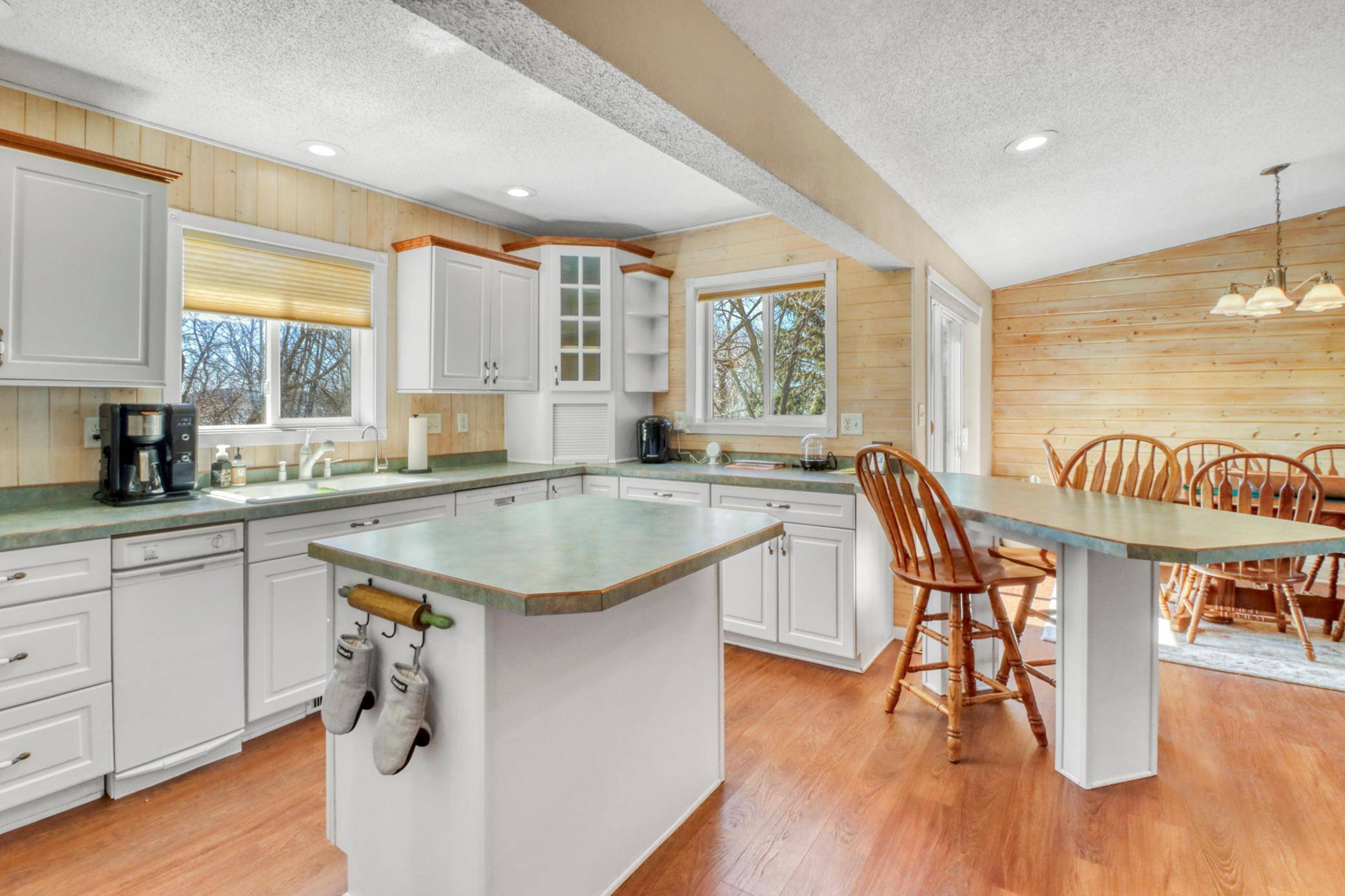 24295 Matson Point TRL, Pelican Rapids, MN 56572