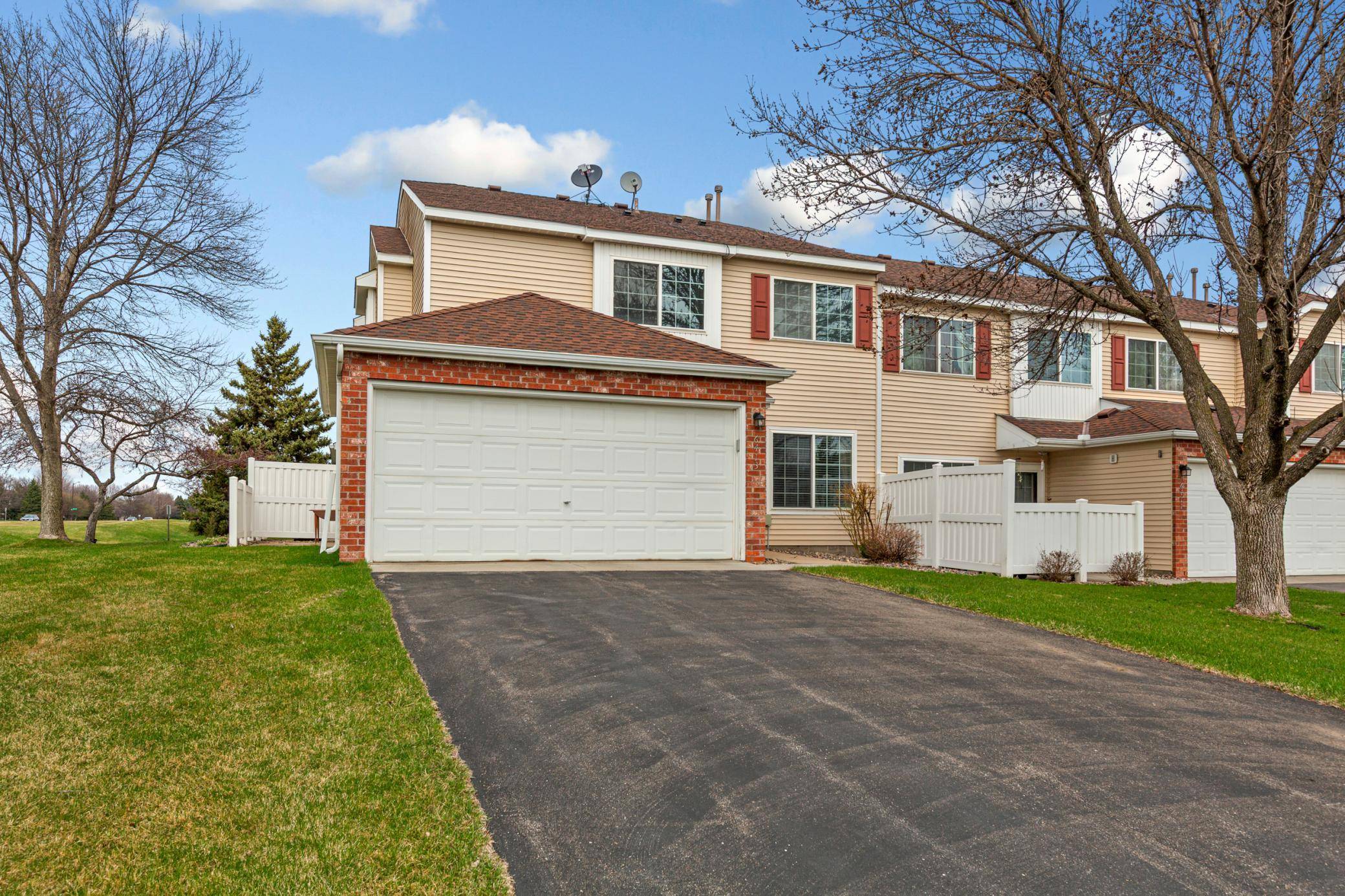 6413 158th ST W, Apple Valley, MN 55124