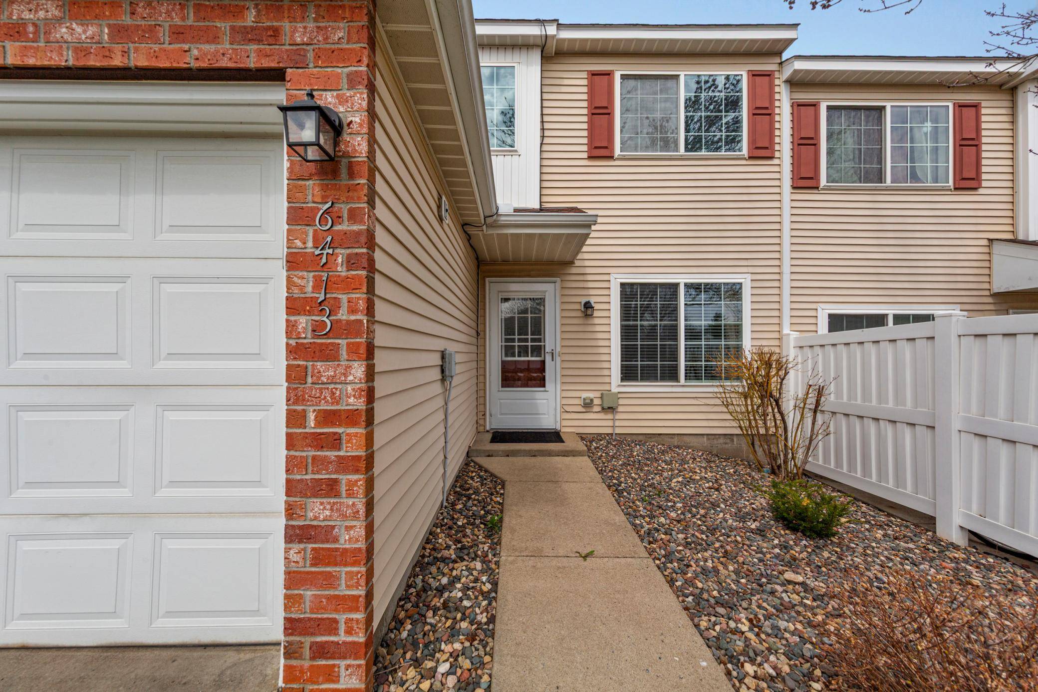 6413 158th ST W, Apple Valley, MN 55124