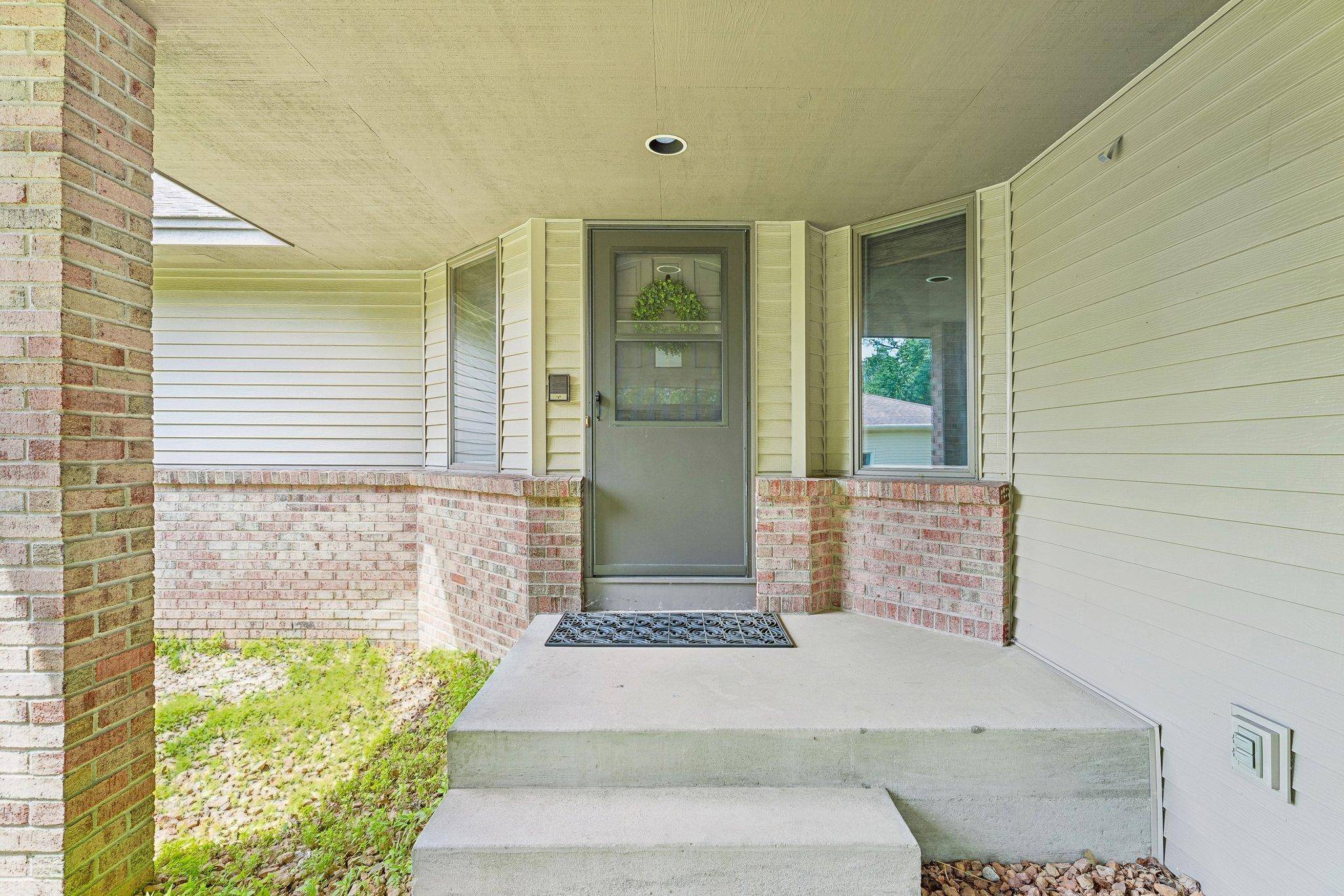 8912 Vincent PL, Bloomington, MN 55431
