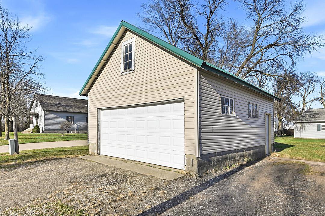 301 Minnie ST, Paynesville, MN 56362