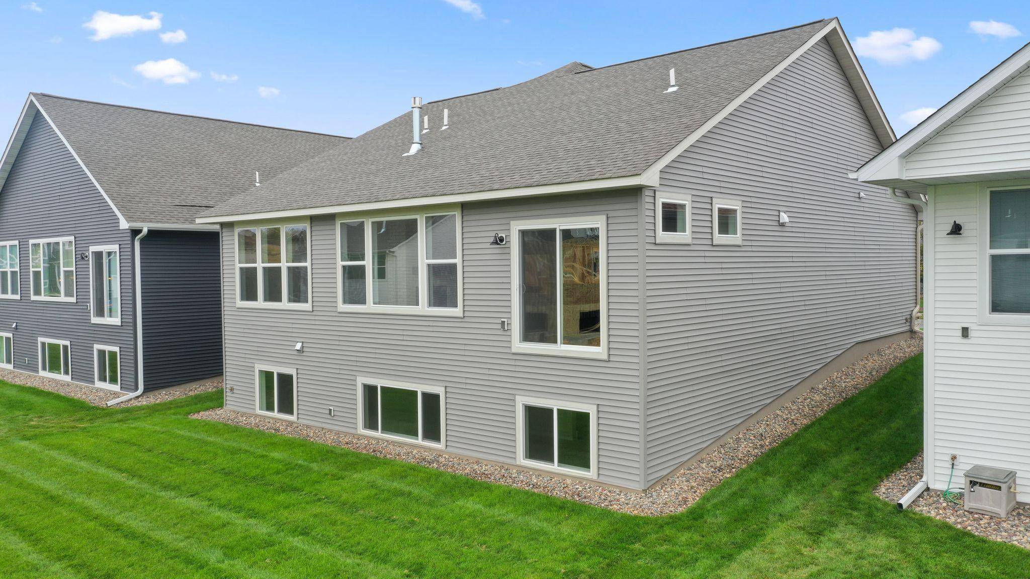 4883 127th CIR NE, Blaine, MN 55449