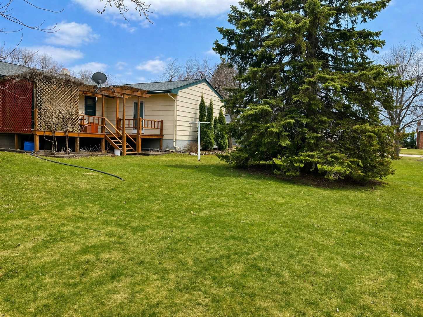 1318 W Chestnut AVE, Olivia, MN 56277