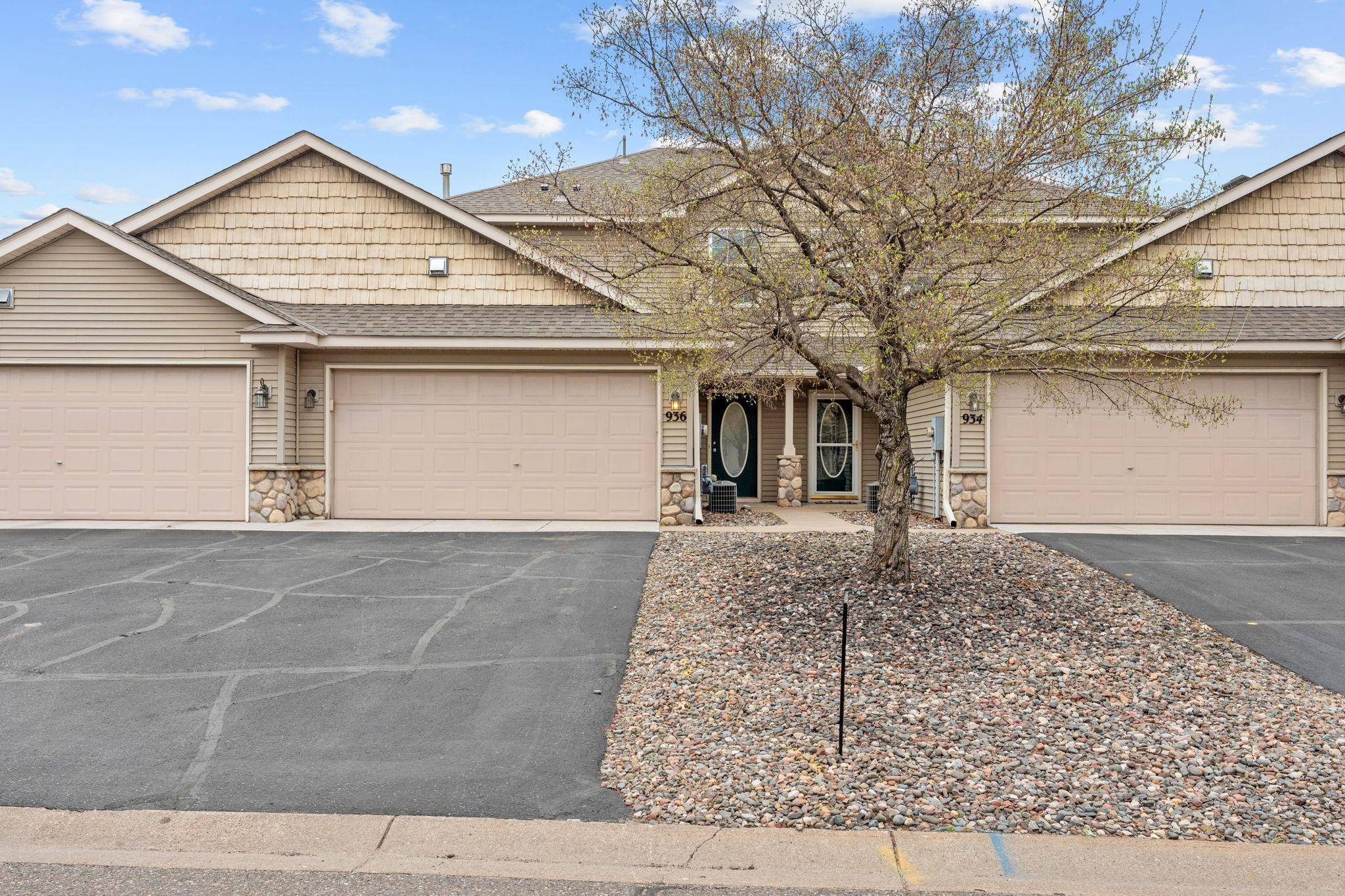 936 Golden WAY NW, Isanti, MN 55040