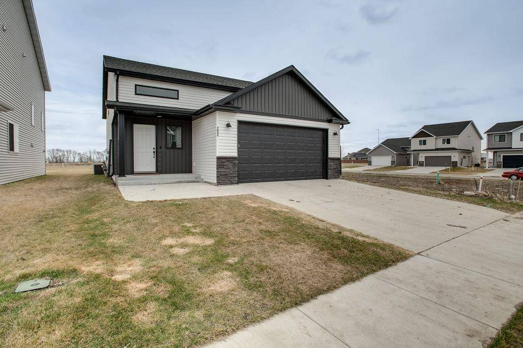 7052 Benji LN, Horace, ND 58047