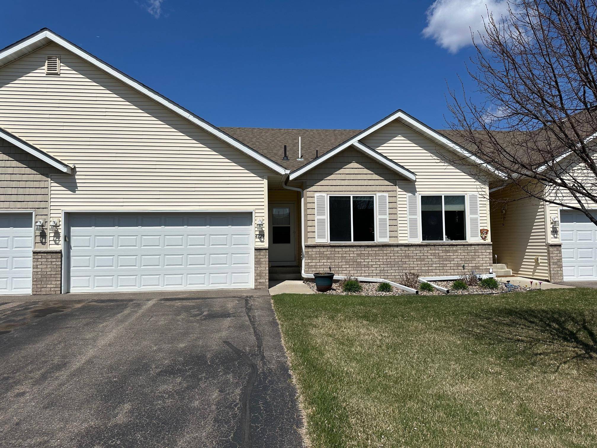 4129 Jarmann LN, Shakopee, MN 55379