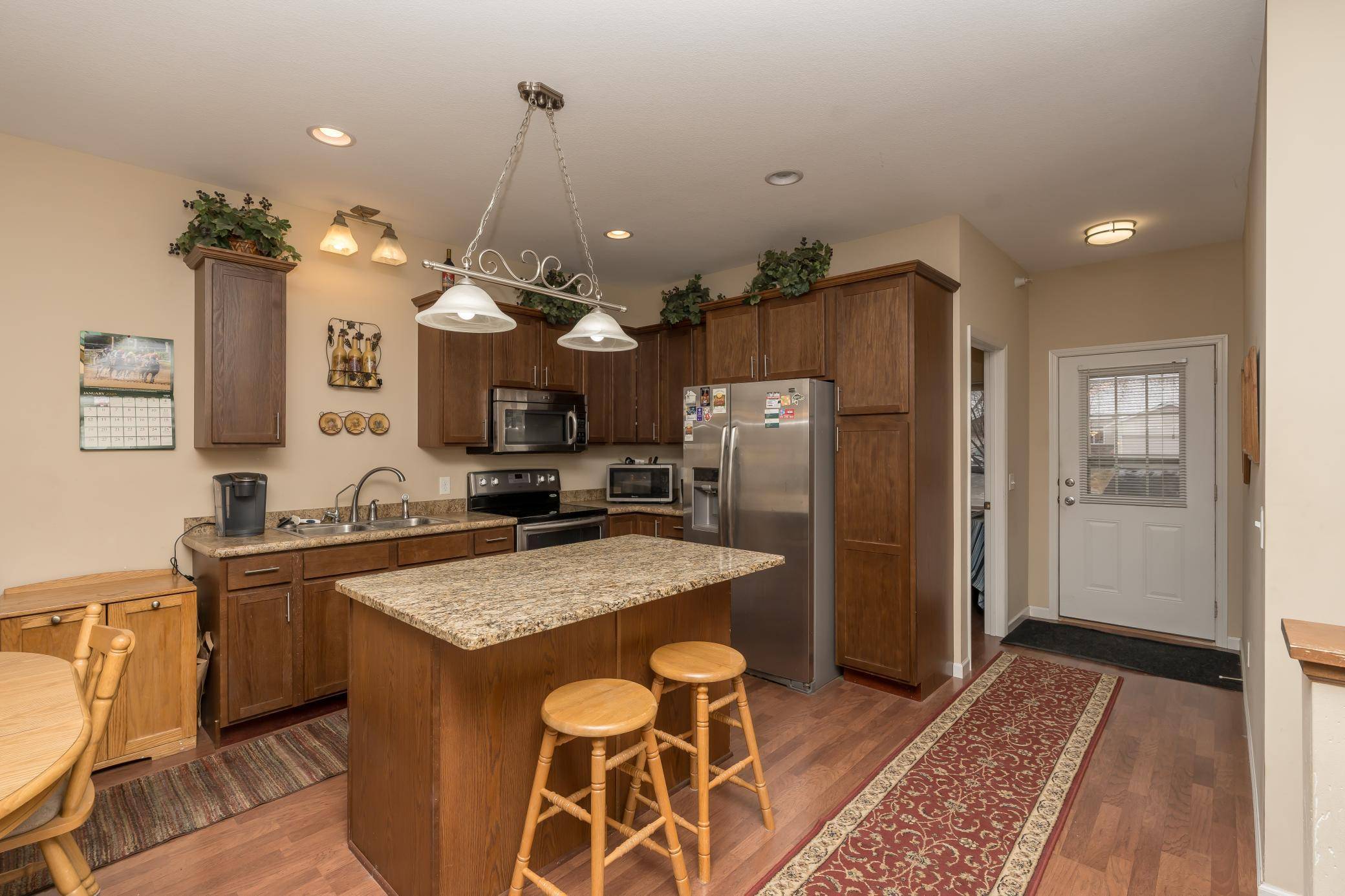 4129 Jarmann LN, Shakopee, MN 55379