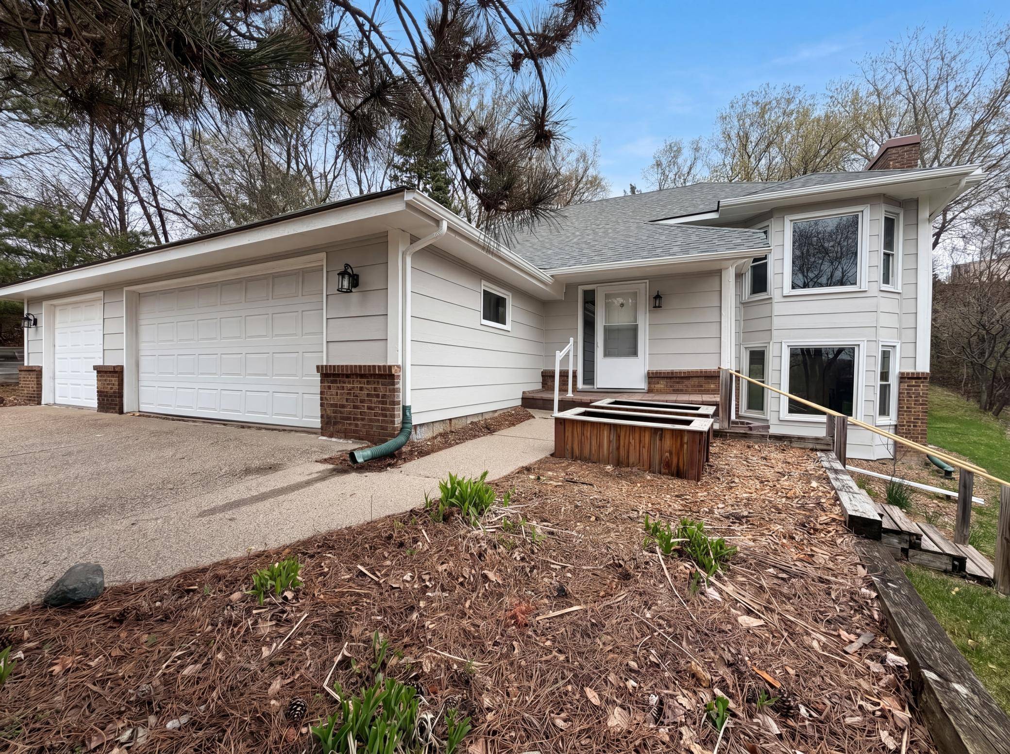 6475 Grandview DR, Eden Prairie, MN 55346
